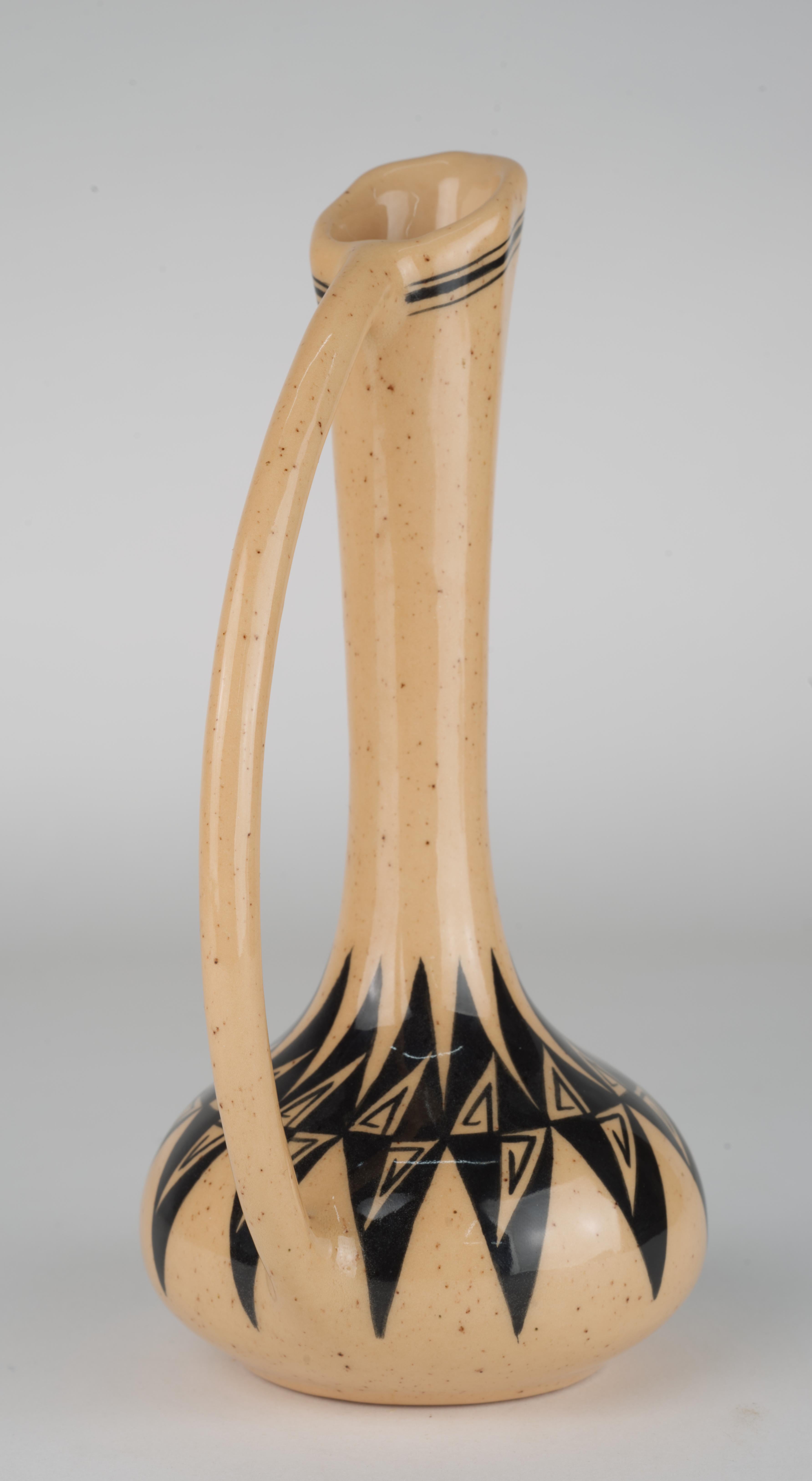 Dipinto a mano Vaso di Bud Ewer Pueblo Art Pottery Firmato in vendita