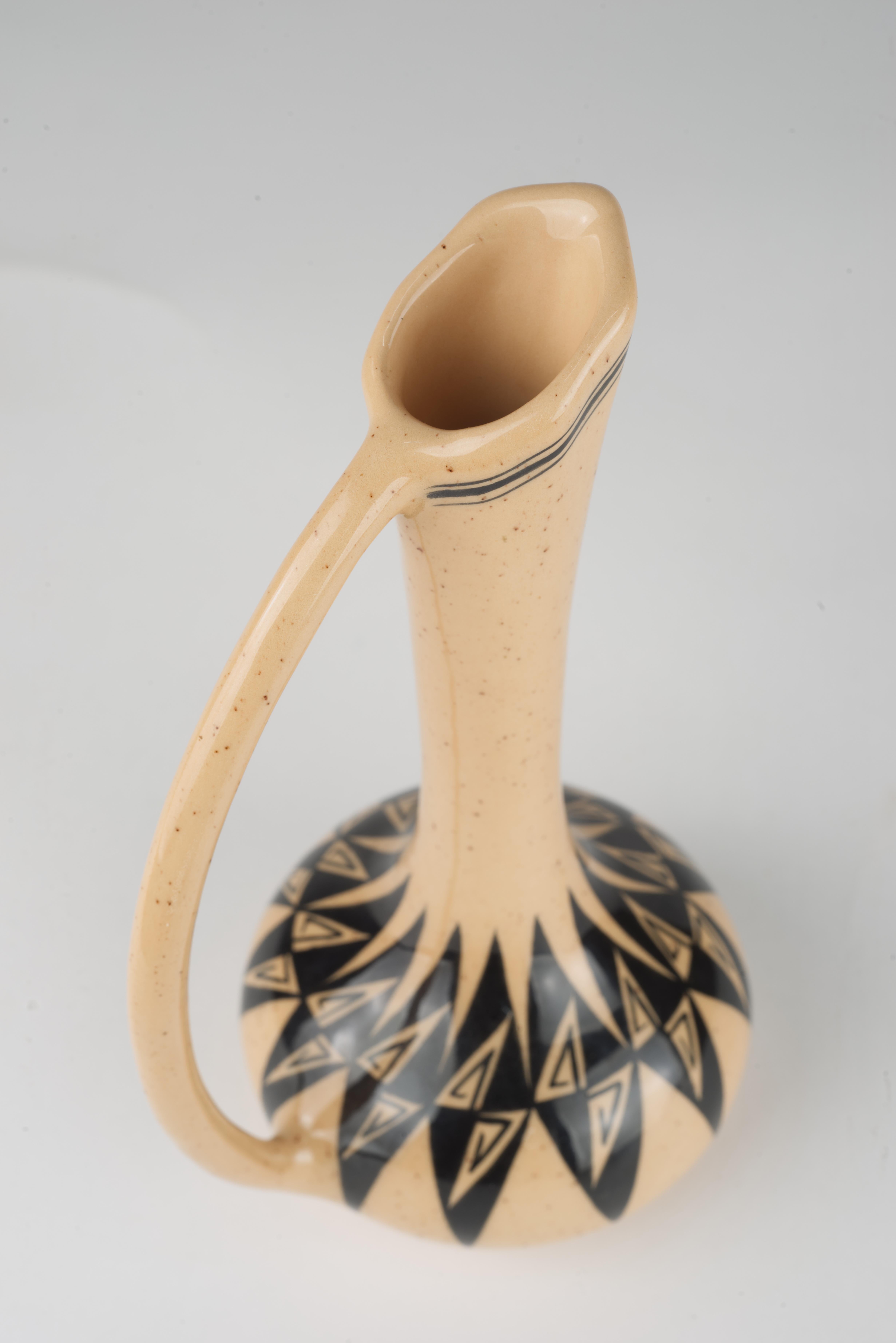 20ième siècle Vase à bourgeons Pueblo Art Pottery signé en vente