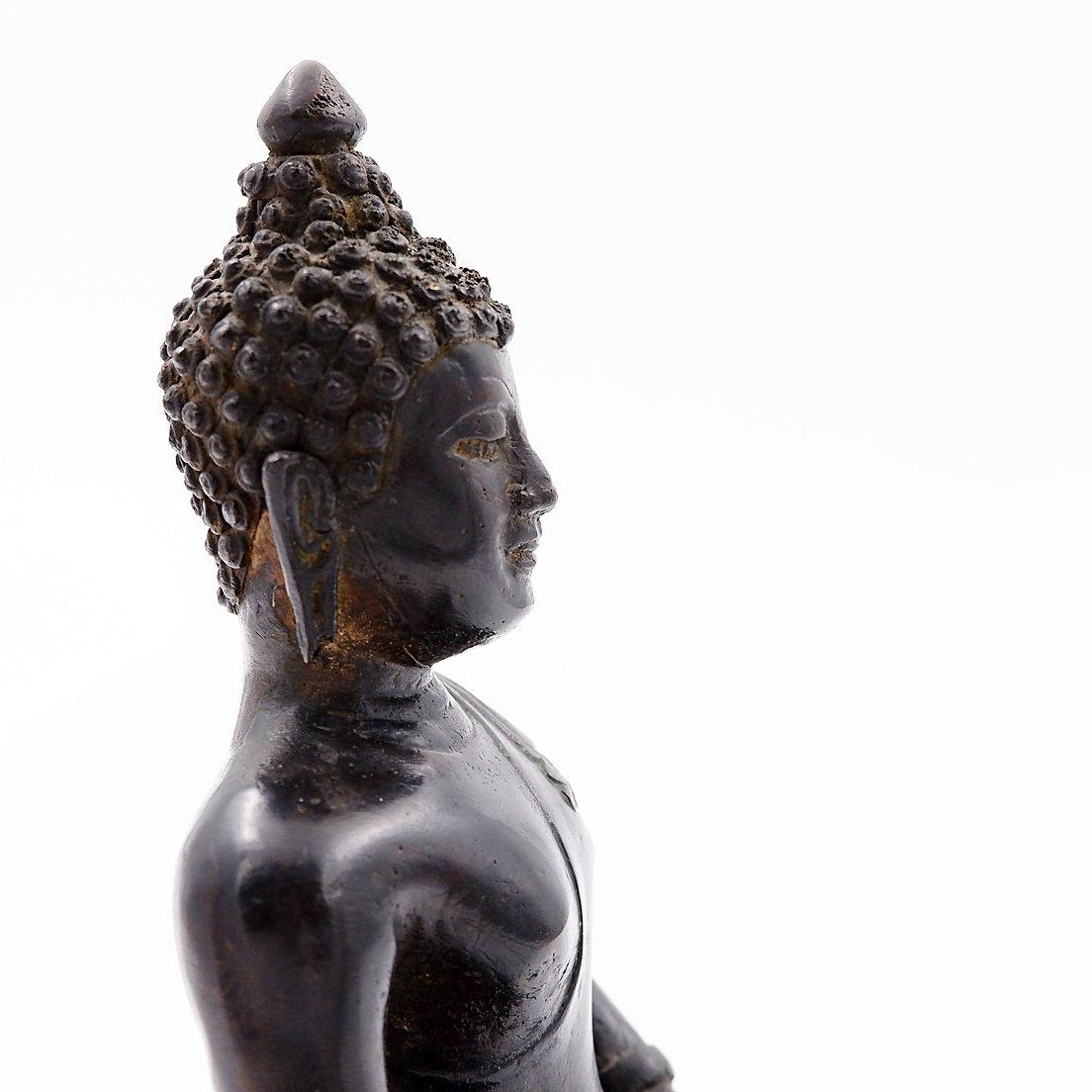 Bouddha appelant la Terre à témoigner - Bronze en vente 5