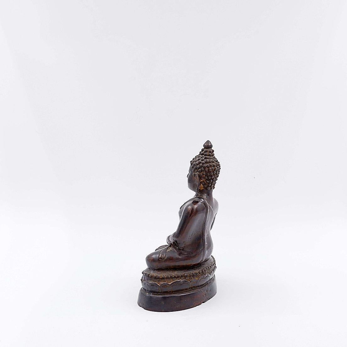 Bouddha appelant la Terre à témoigner - Bronze en vente 6