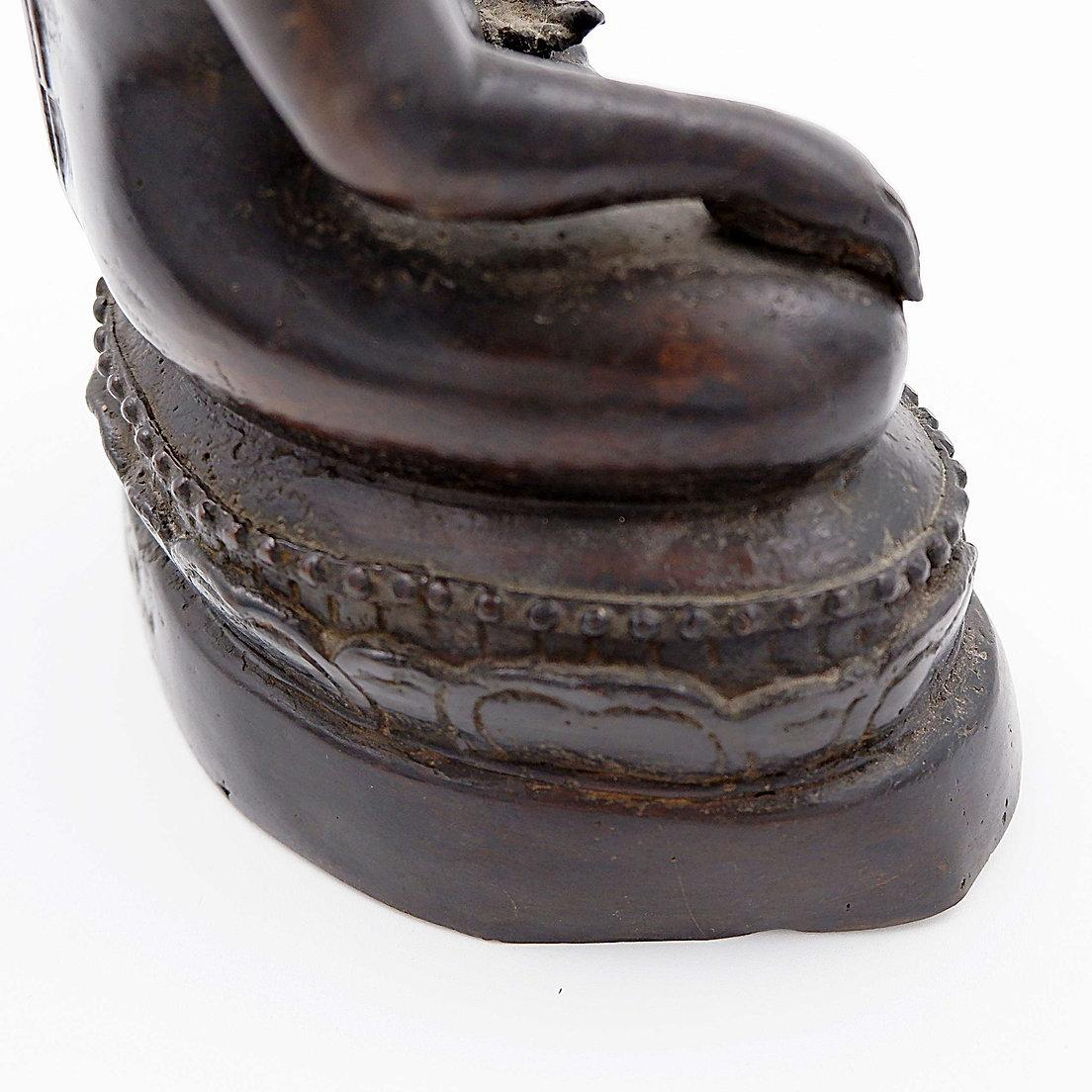 Bouddha appelant la Terre à témoigner - Bronze en vente 7