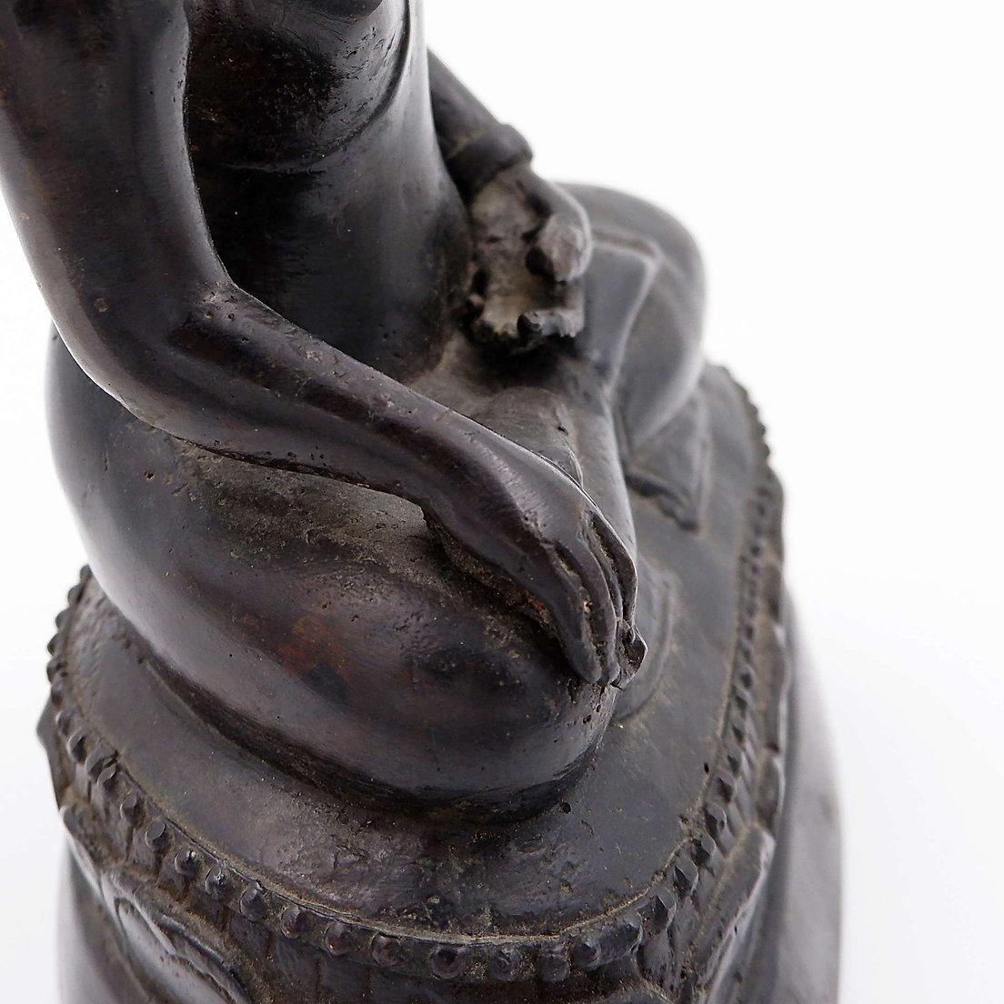 Bouddha appelant la Terre à témoigner - Bronze en vente 8