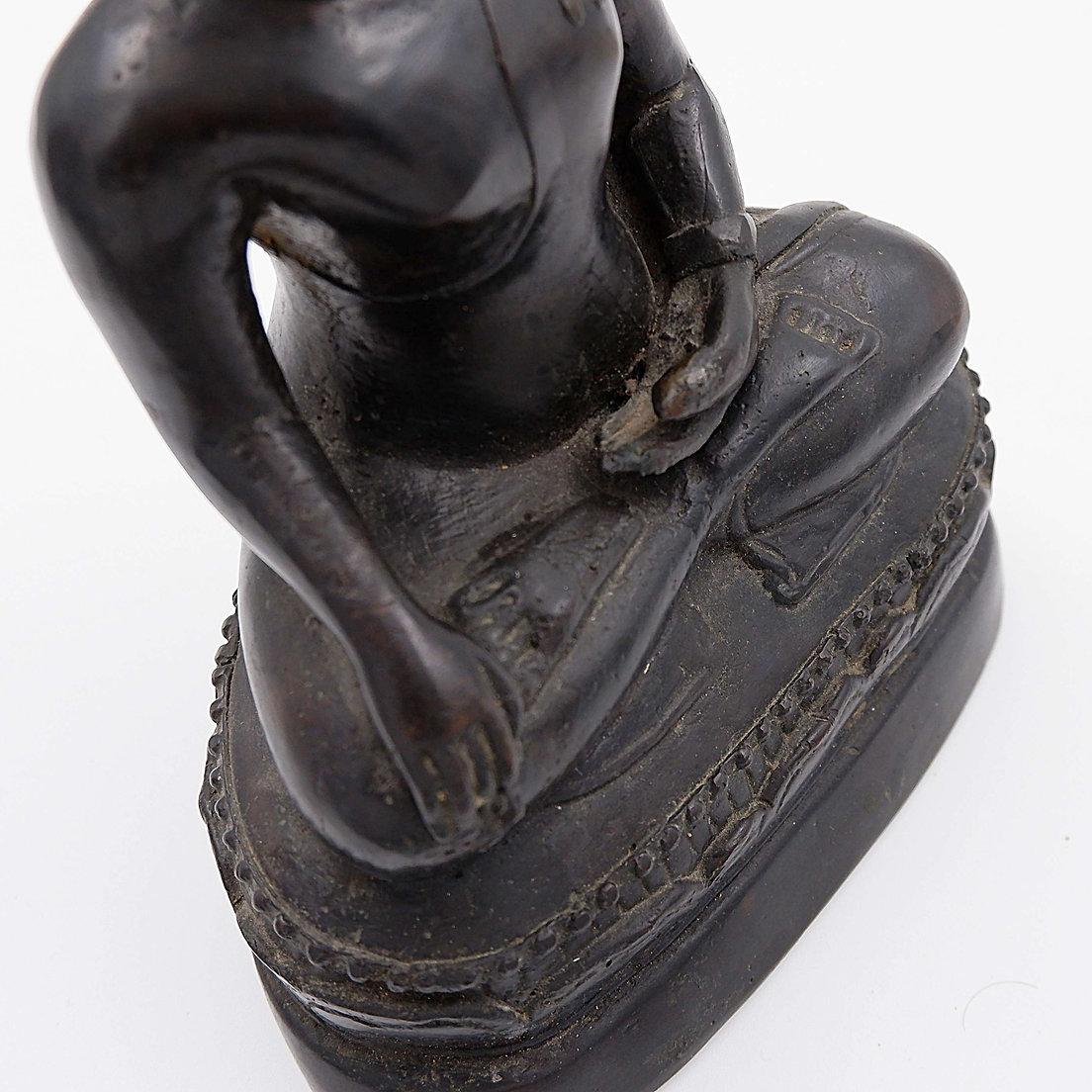 Bouddha appelant la Terre à témoigner - Bronze Bon état - En vente à Linkebeek, BE