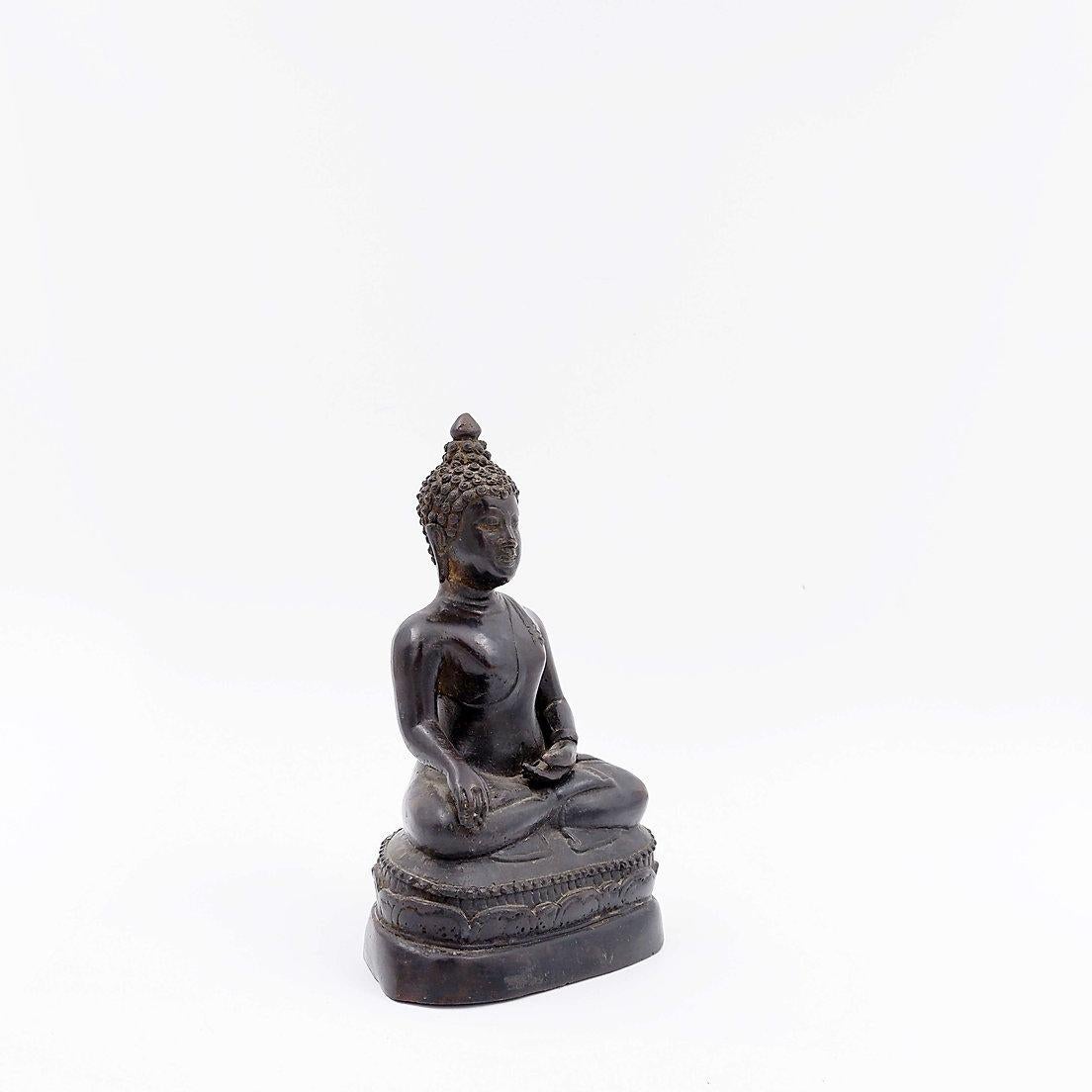 20ième siècle Bouddha appelant la Terre à témoigner - Bronze en vente