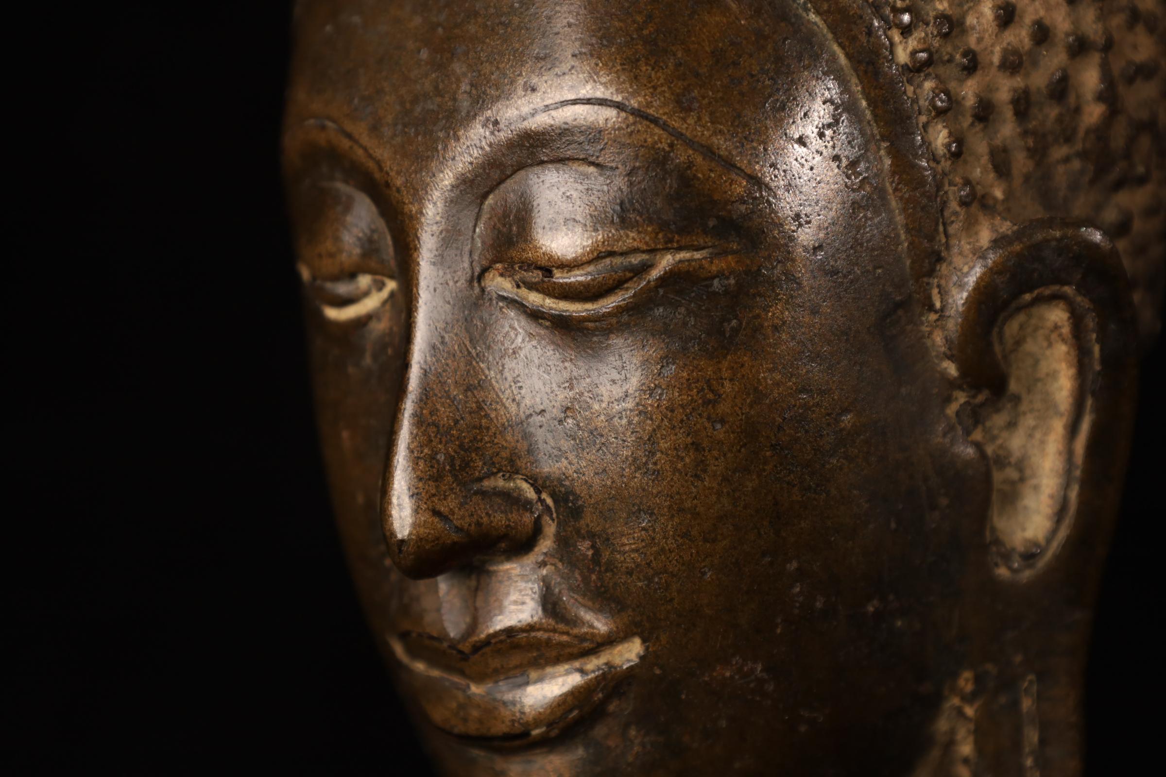 Cabeza de Buda, bronce dorado - Reino de Uthong, Tailandia (s. XIV-XV) en Bueno estado para la venta en Fukuoka, JP