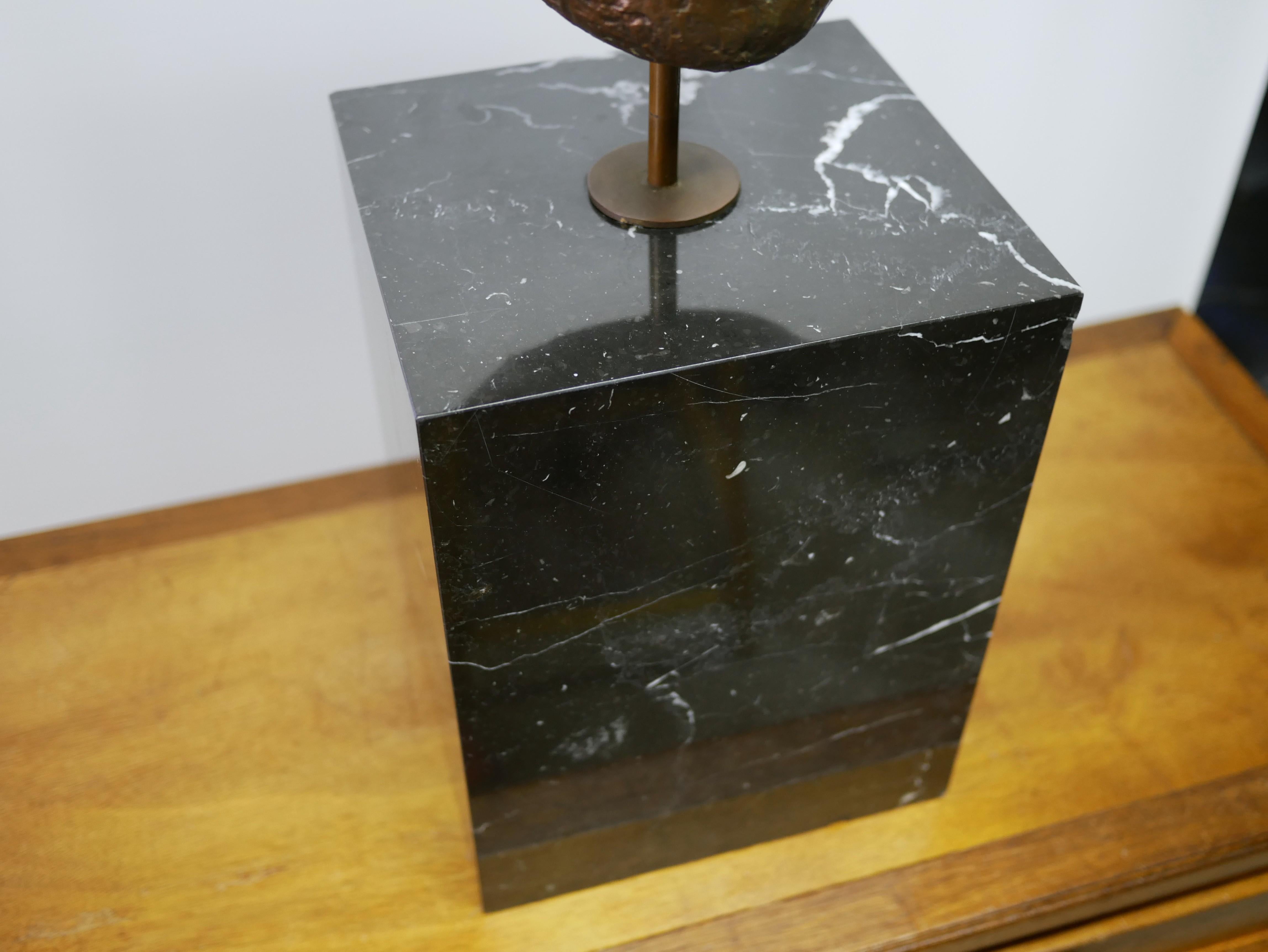 Scultura con testa di Buddha, base in marmo in vendita 5