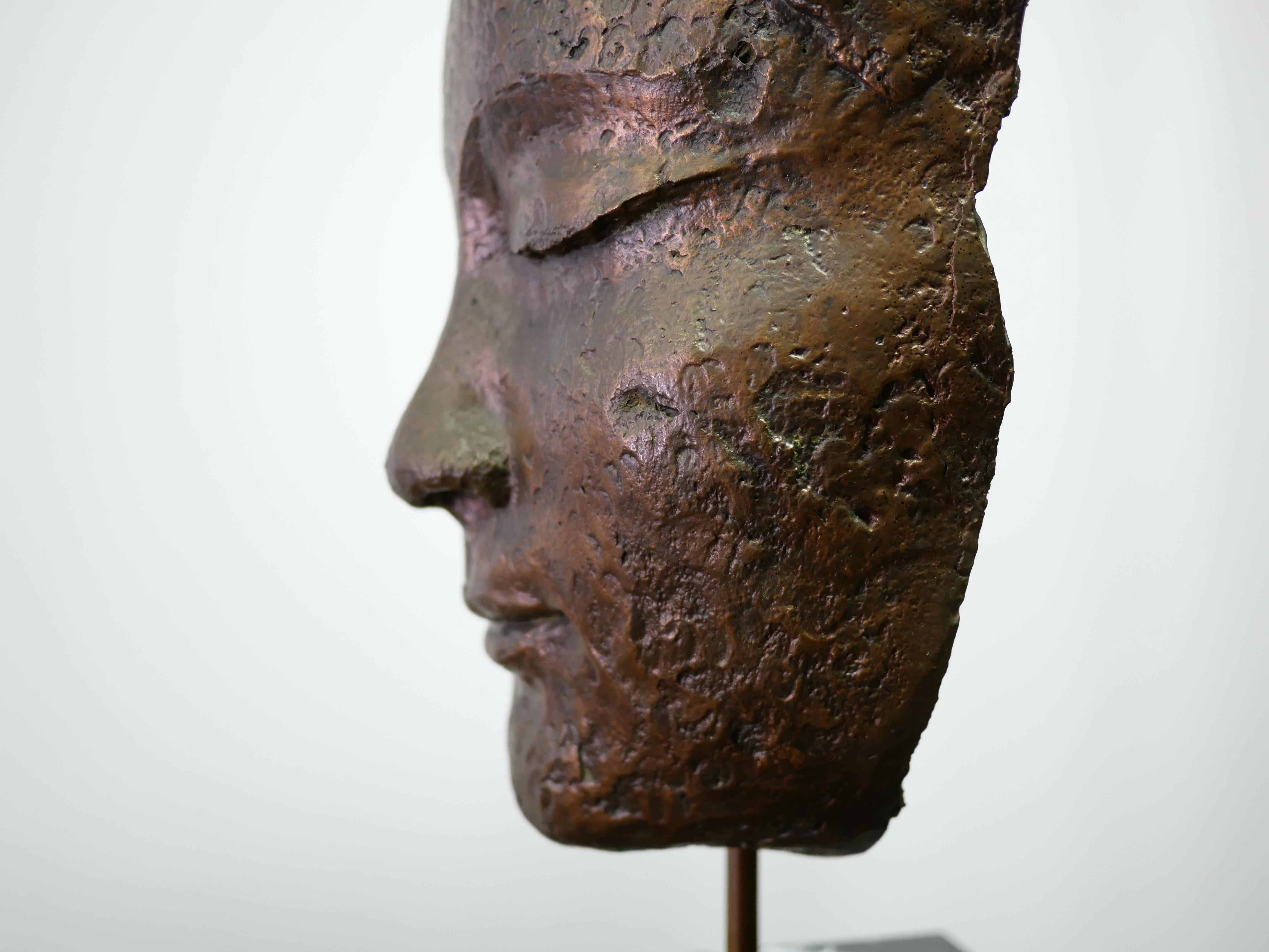 Resina Scultura con testa di Buddha, base in marmo in vendita