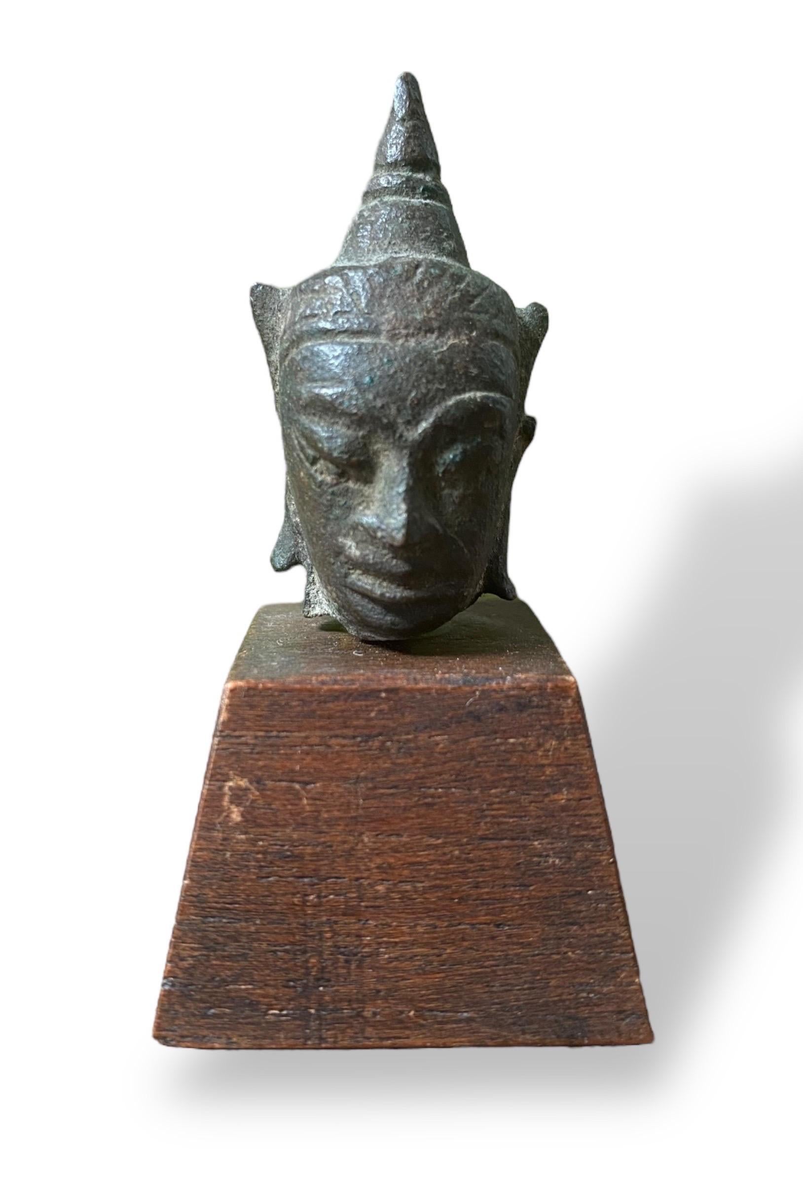 Cabeza de Buda - Tailandia, Ayutthaya, siglo XVII siglo XVIII y antes en venta