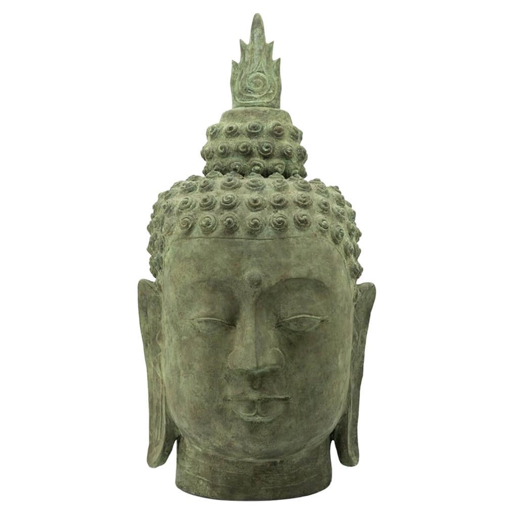 Sculpture de Bouddha haute