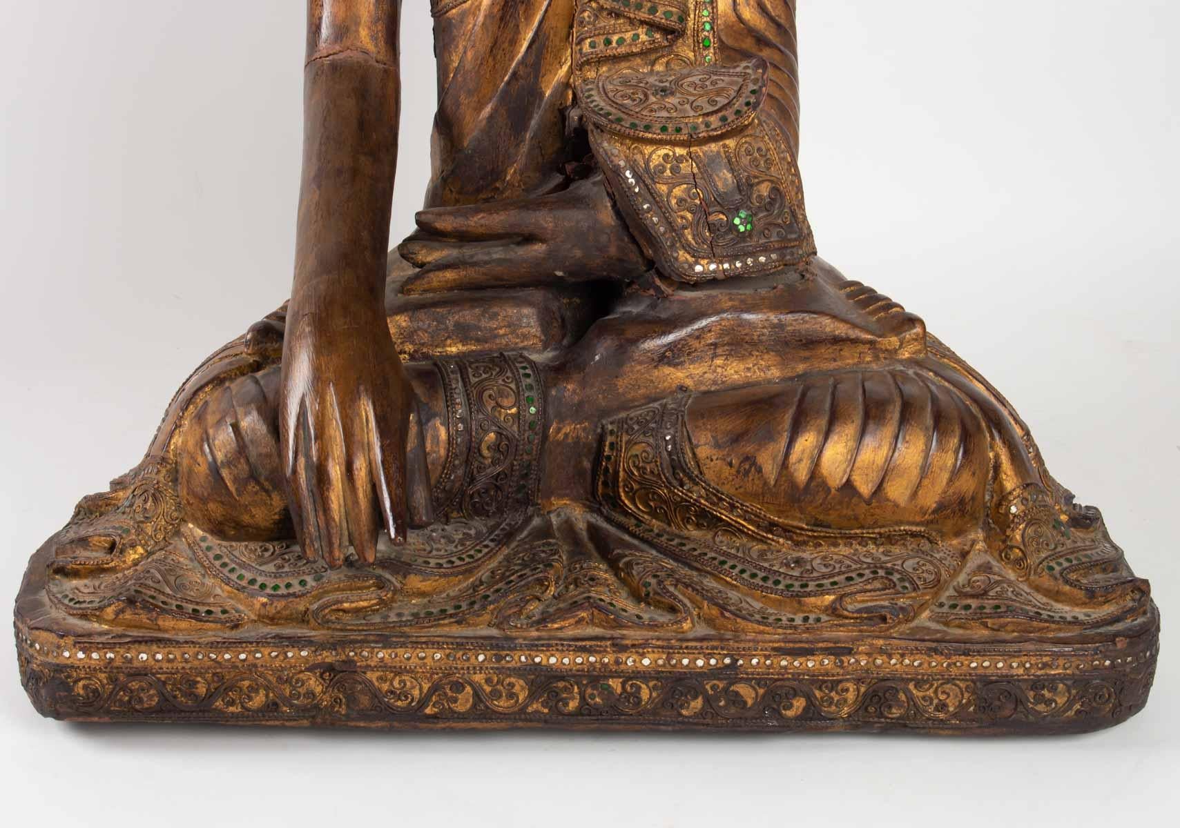 Chinese Export Buddha in Carved Wood Thailand, Middle of the 20th Century