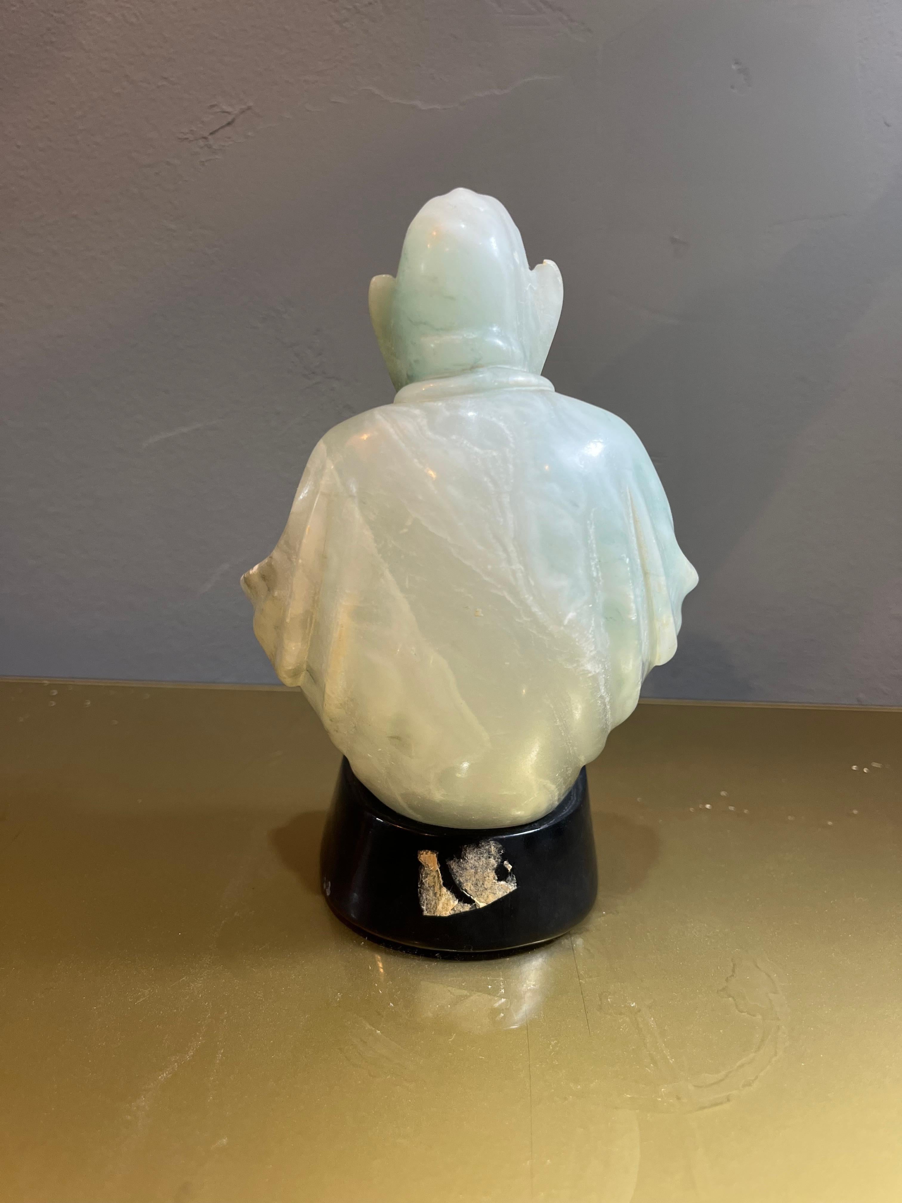 Buddha in Giada – Eleganza e Spiritualità in un Unico Pezzo 2