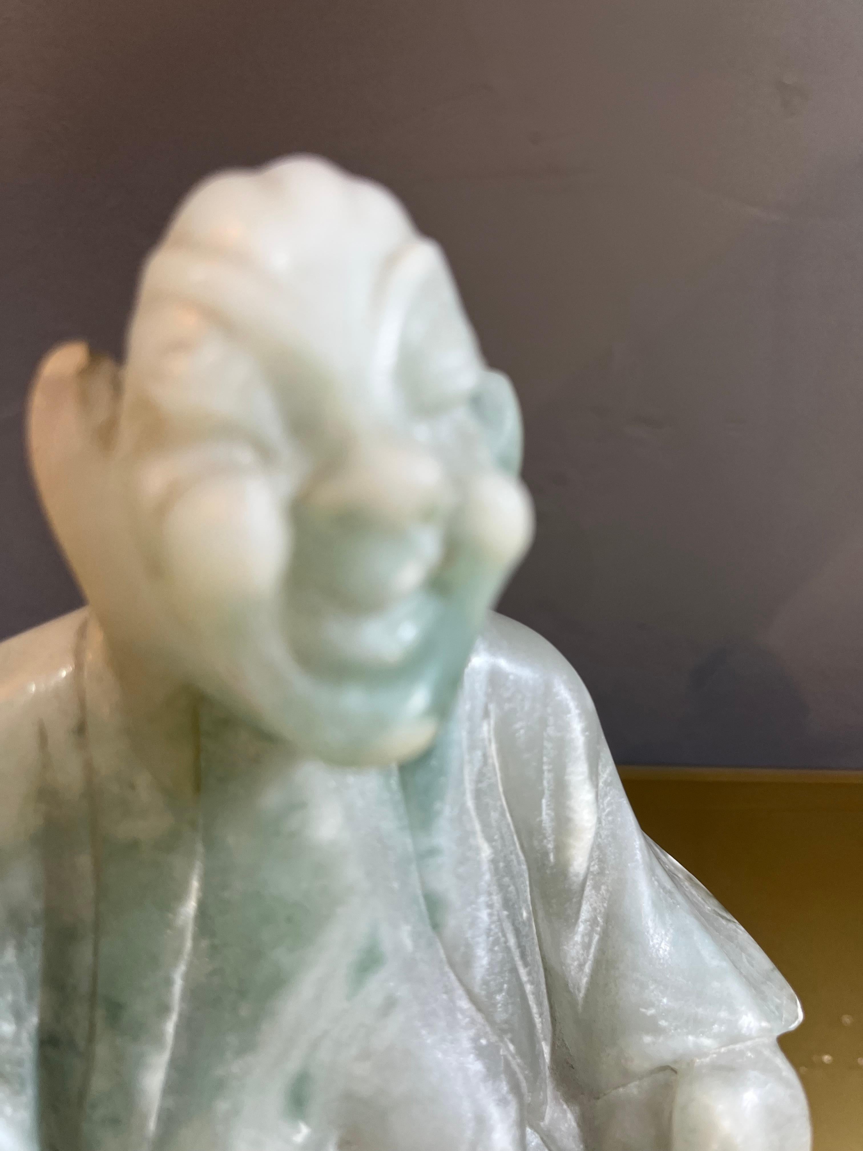 Buddha in Giada – Eleganza e Spiritualità in un Unico Pezzo 5