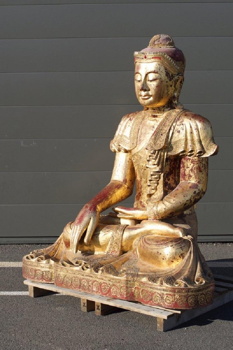 Buddha in legno dorato, Asia, anni '50 in vendita 12