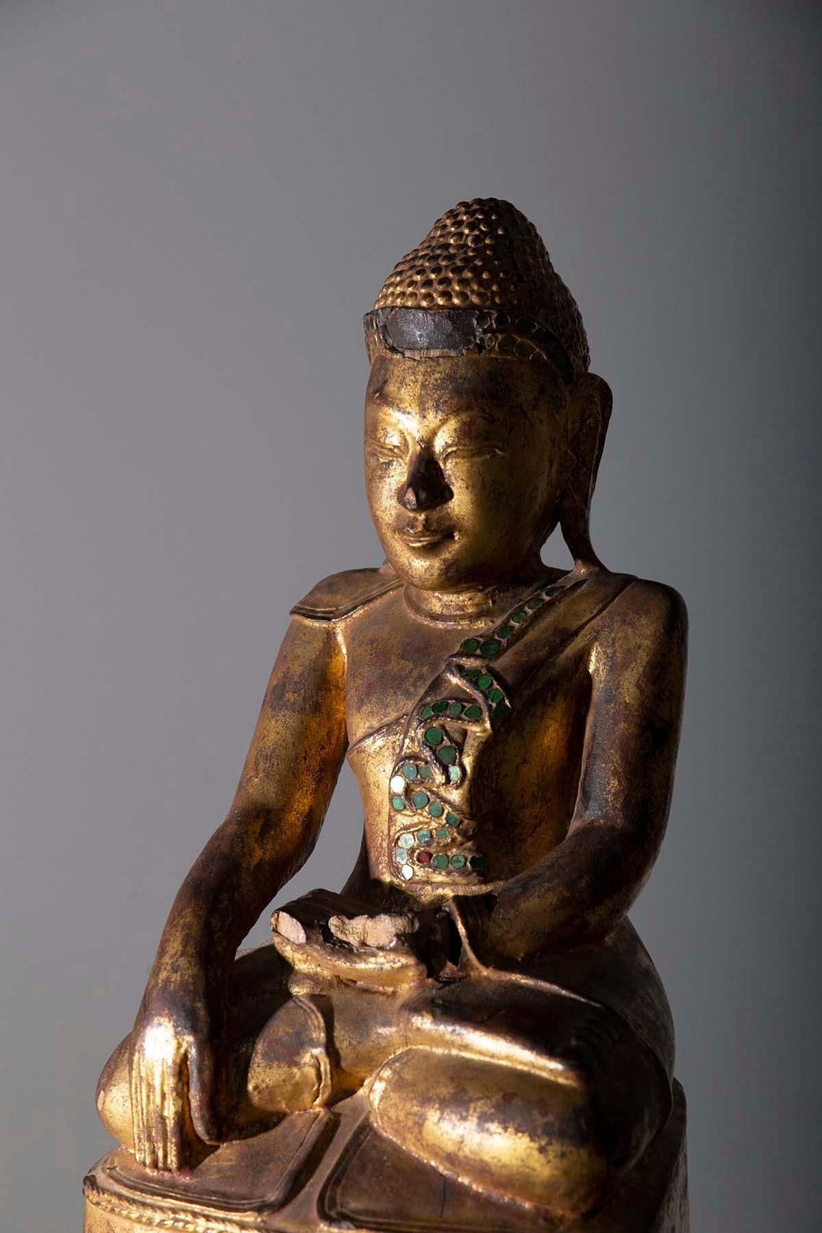 Anglo-Indian Buddha in lacquered wood Burma, Mandalay, 19th century For Sale