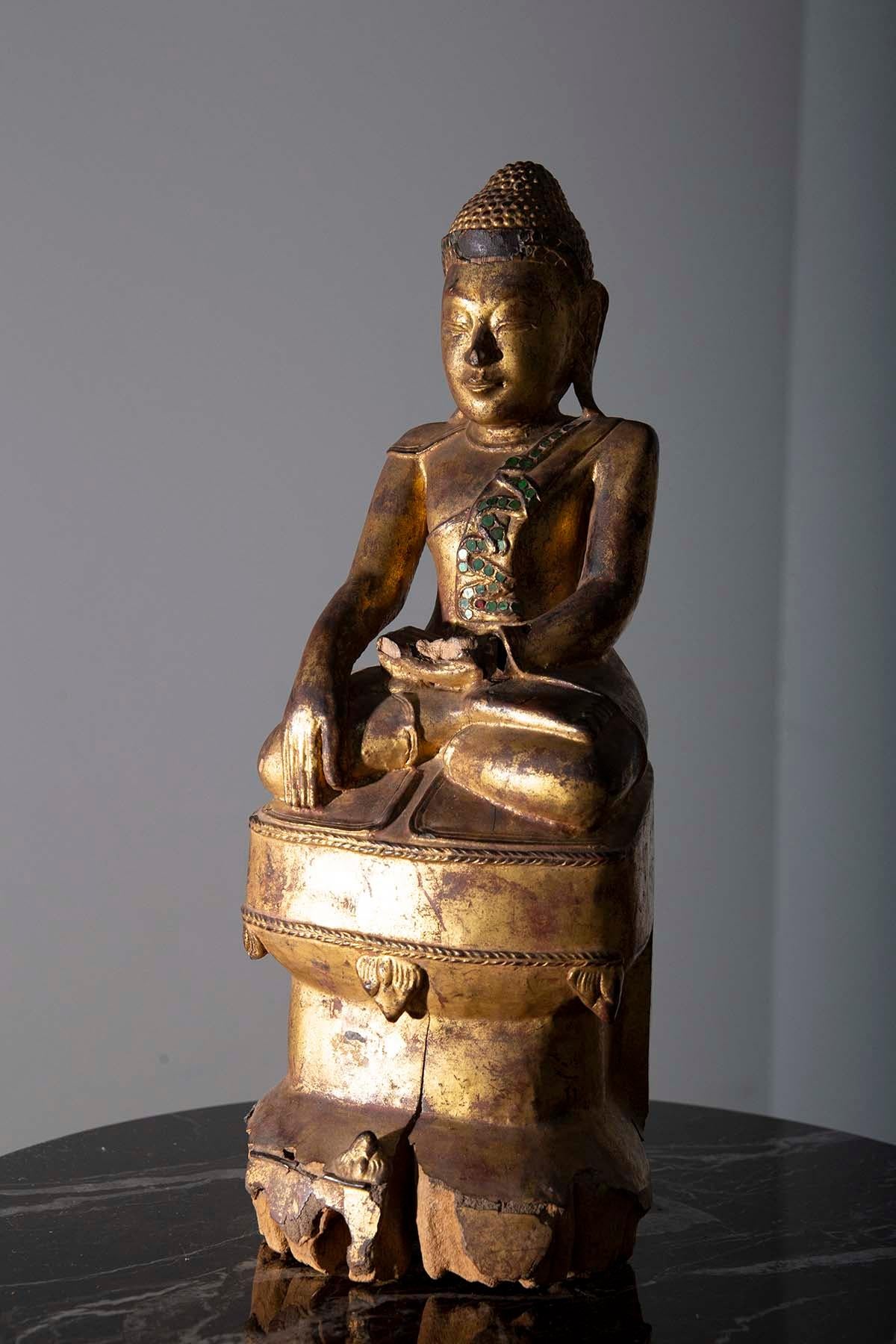Buddha in lacquered wood Burma, Mandalay, 19th century In Good Condition For Sale In Milano, IT
