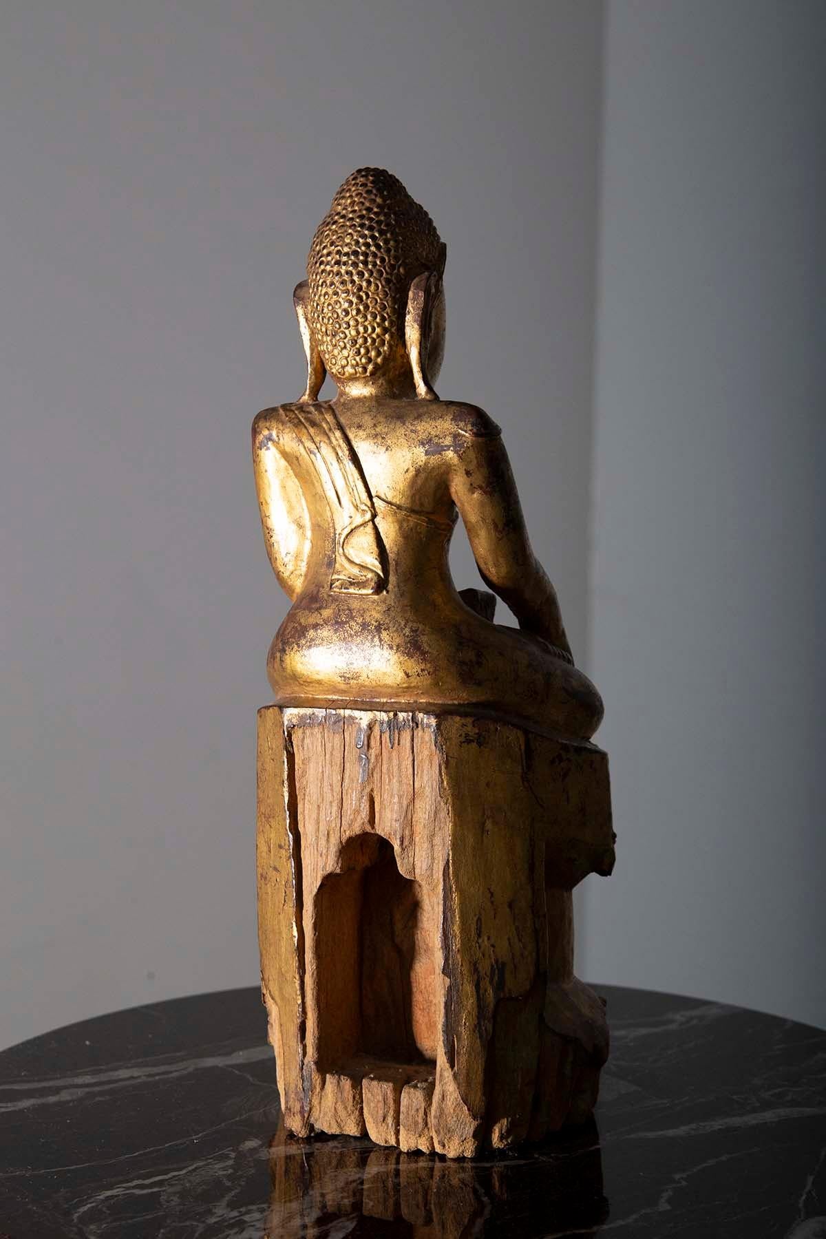 Buddha in lacquered wood Burma, Mandalay, 19th century For Sale 1