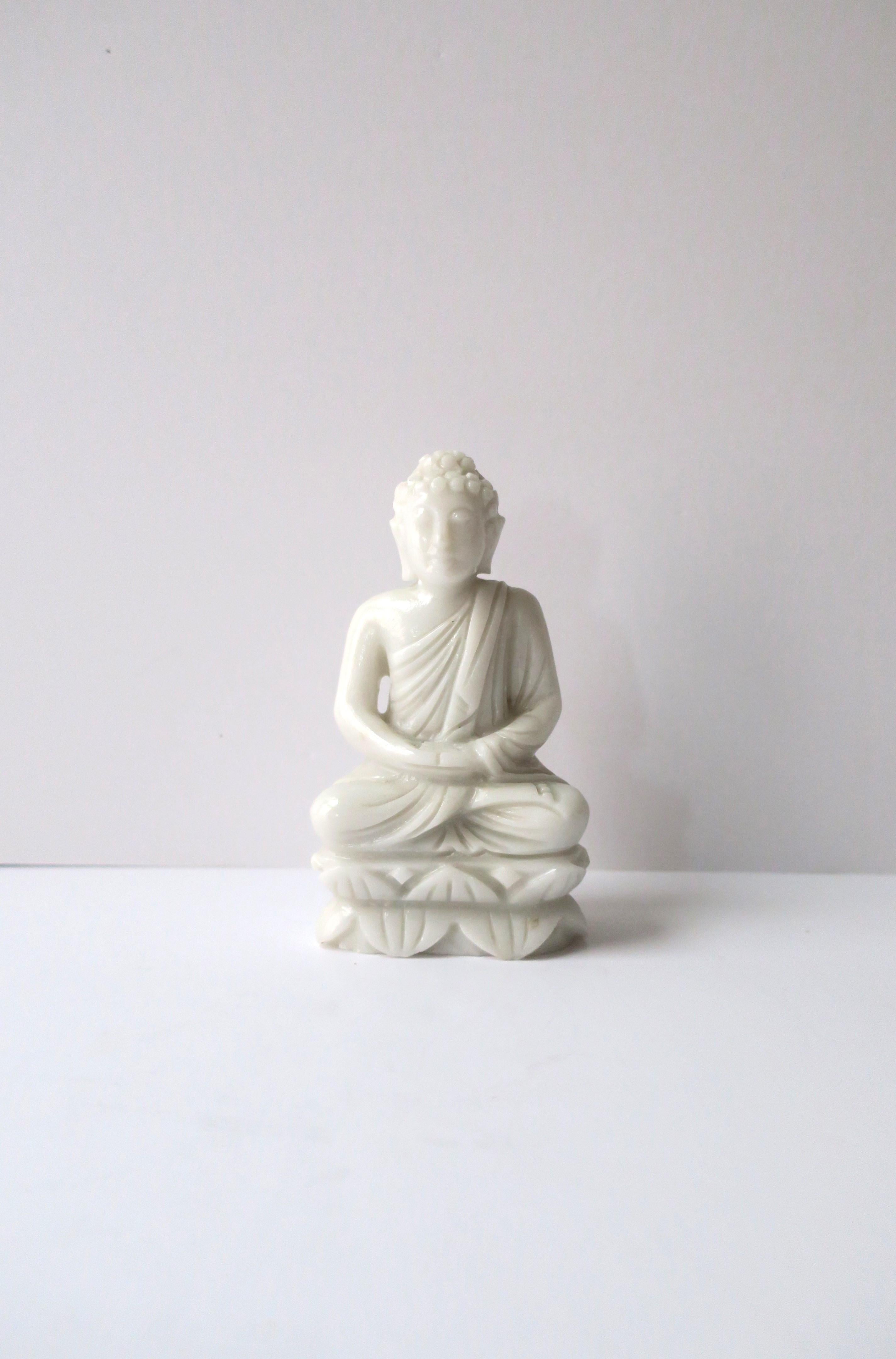 Buddha in White Milk Glass In Good Condition For Sale In New York, NY