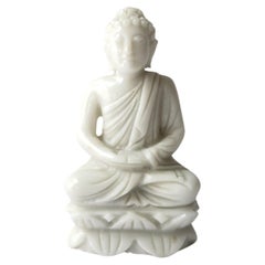 Bouddha en verre de lait blanc