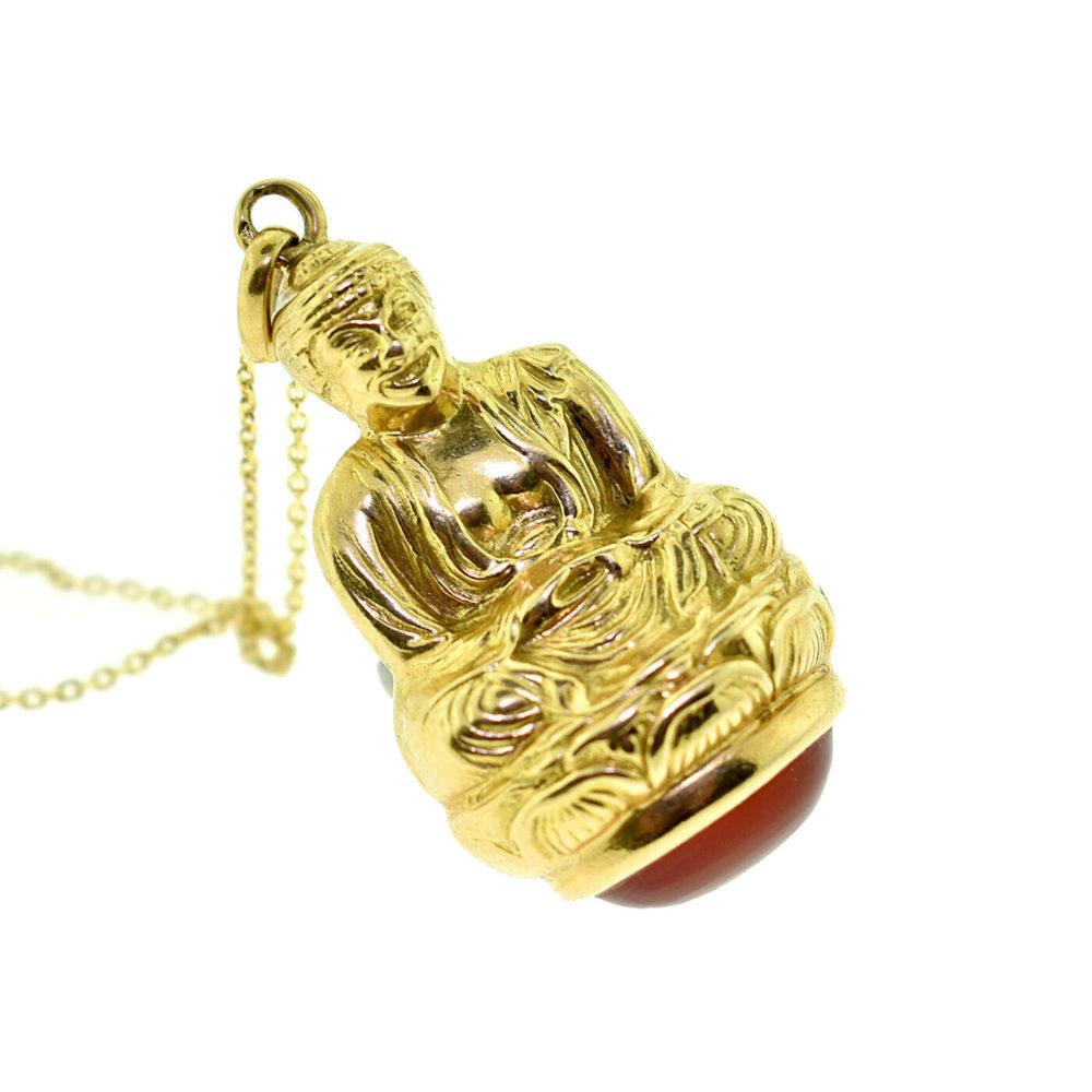 Buddha on Coral in Yellow Gold Pendant Necklace In Good Condition In Miami, FL