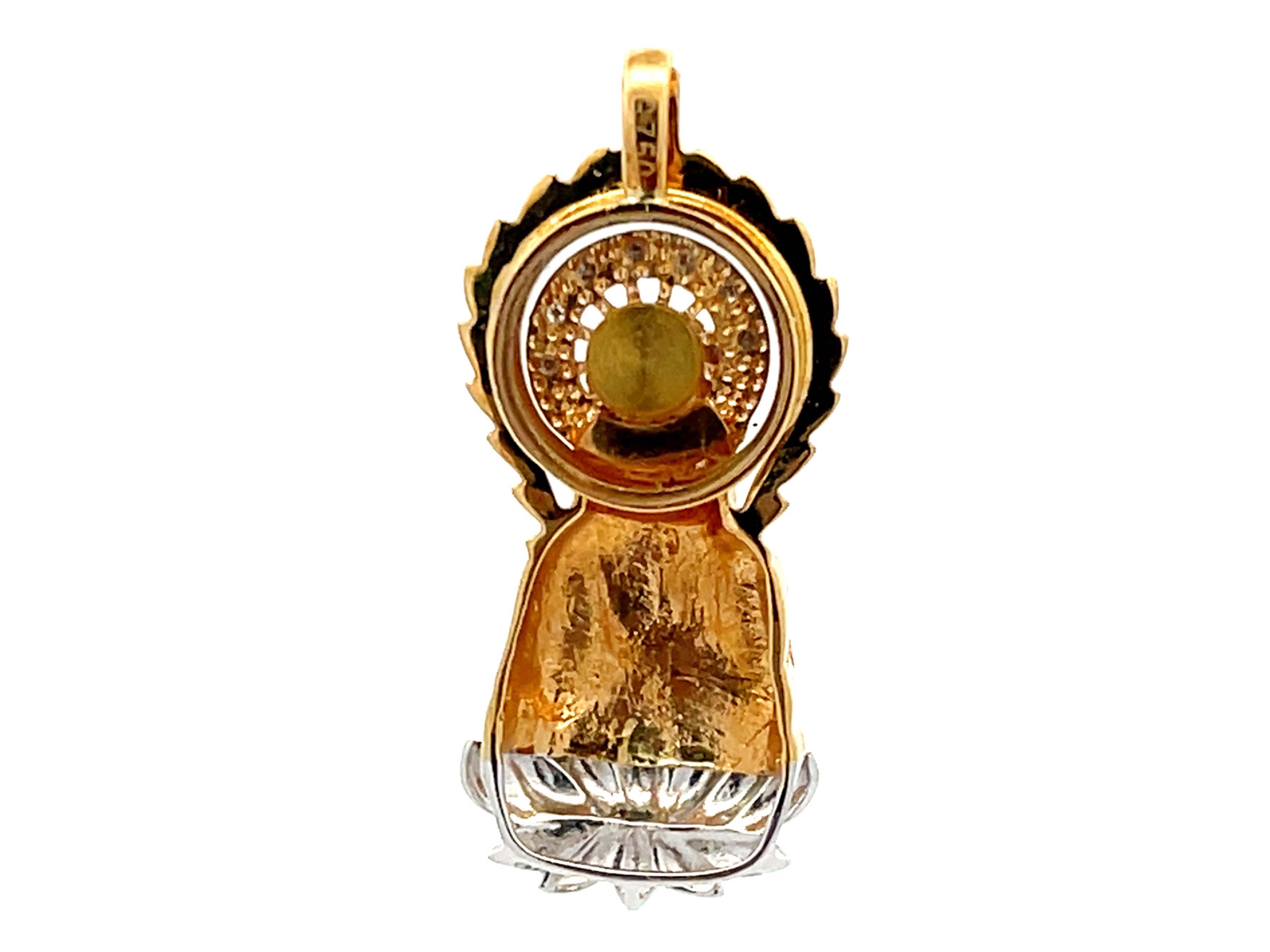 Pendentif Bouddha sur lotus en or jaune et blanc 18 carats et diamant en vente 1