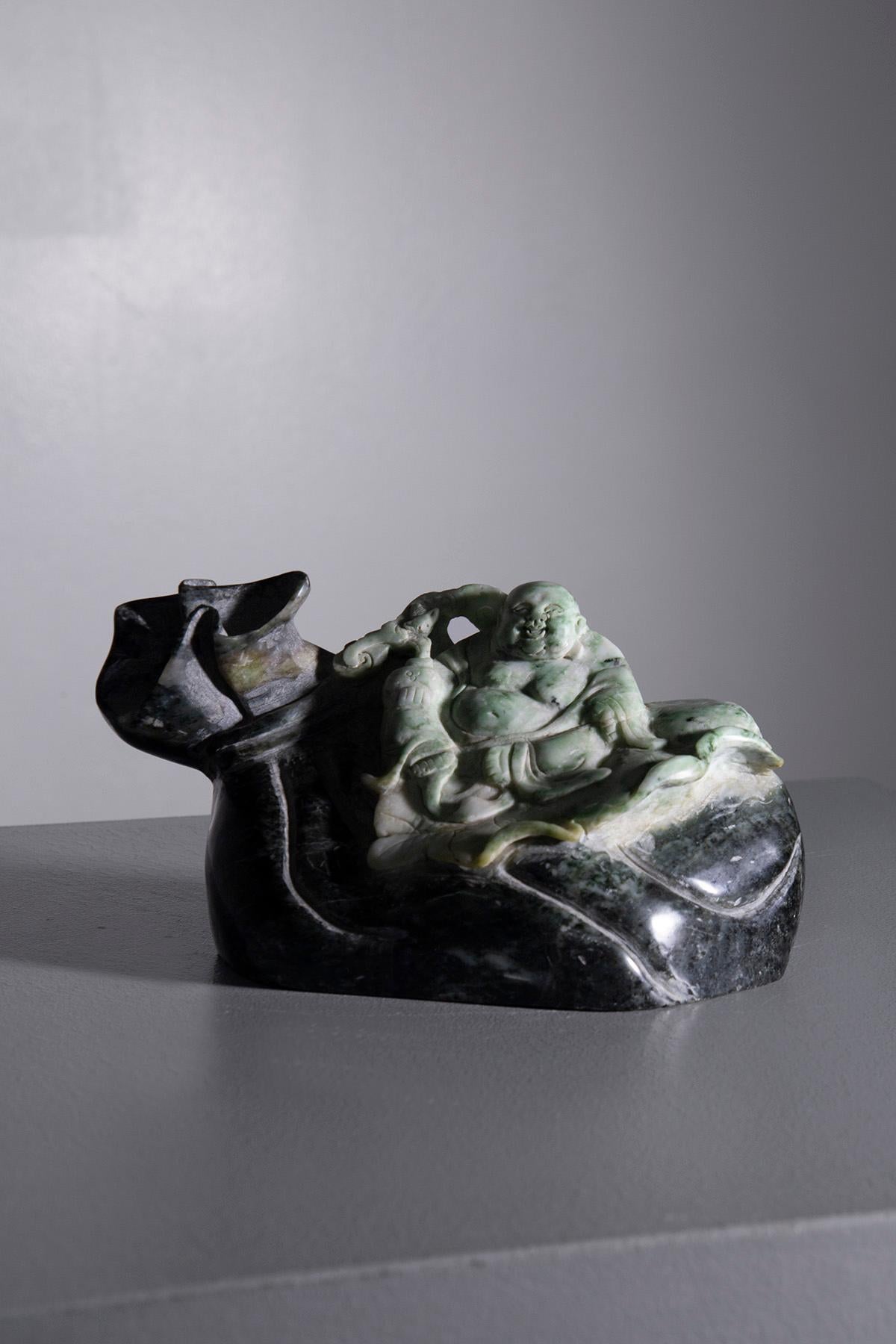 Chinese Sculpture de Bouddha avec sac en vente