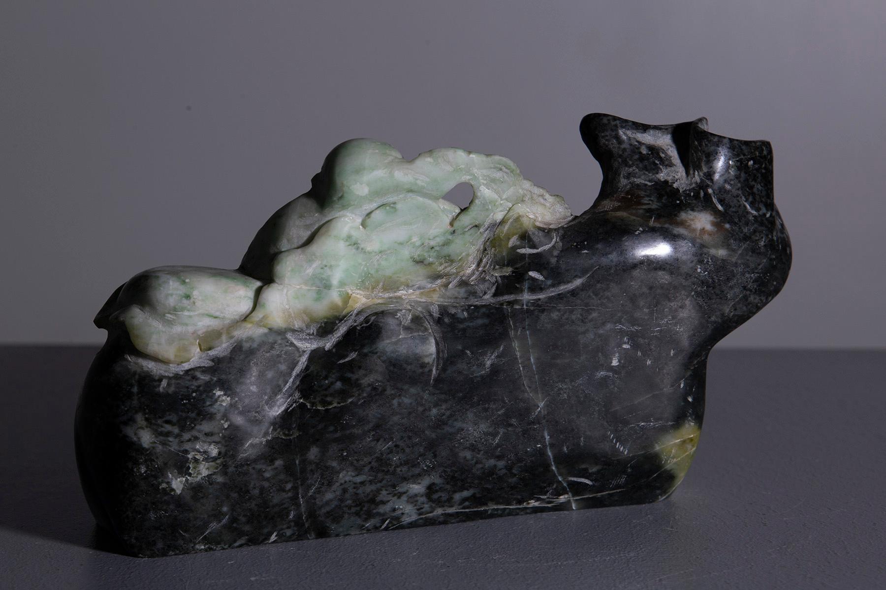 Sculpture de Bouddha avec sac en vente 1