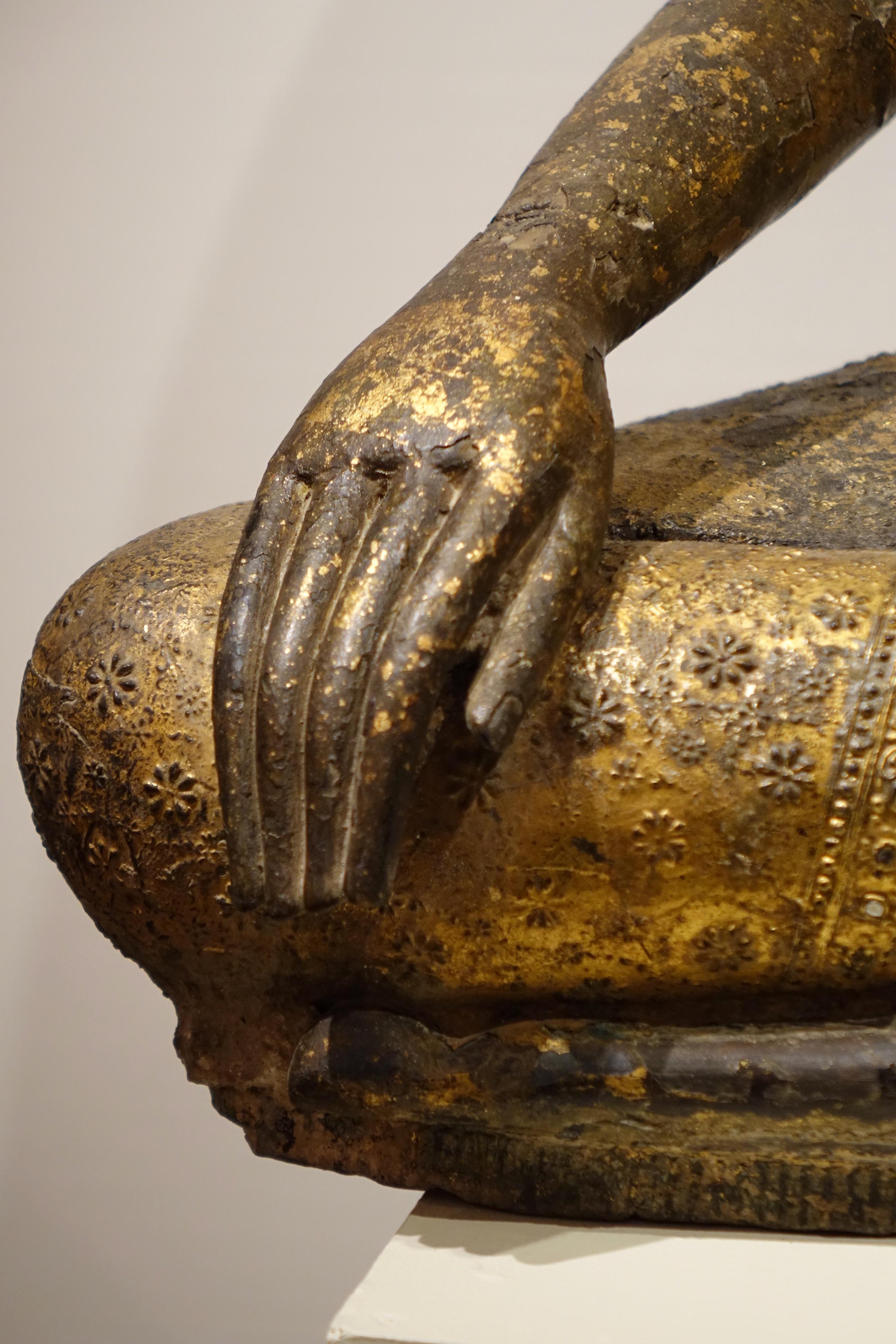 A sitting Buddha in lacquered and gilt bronze, in the position of the earth touching gesture. (Bhumisparsa mùdra).
This attitude represents Buddha's Enlightenment. It holds a very great place in Thai imaginary, because it symbolizes the victory