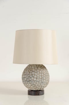 Lampada Buddha Stone di Robert Kuo, scolpita a mano, in edizione limitata