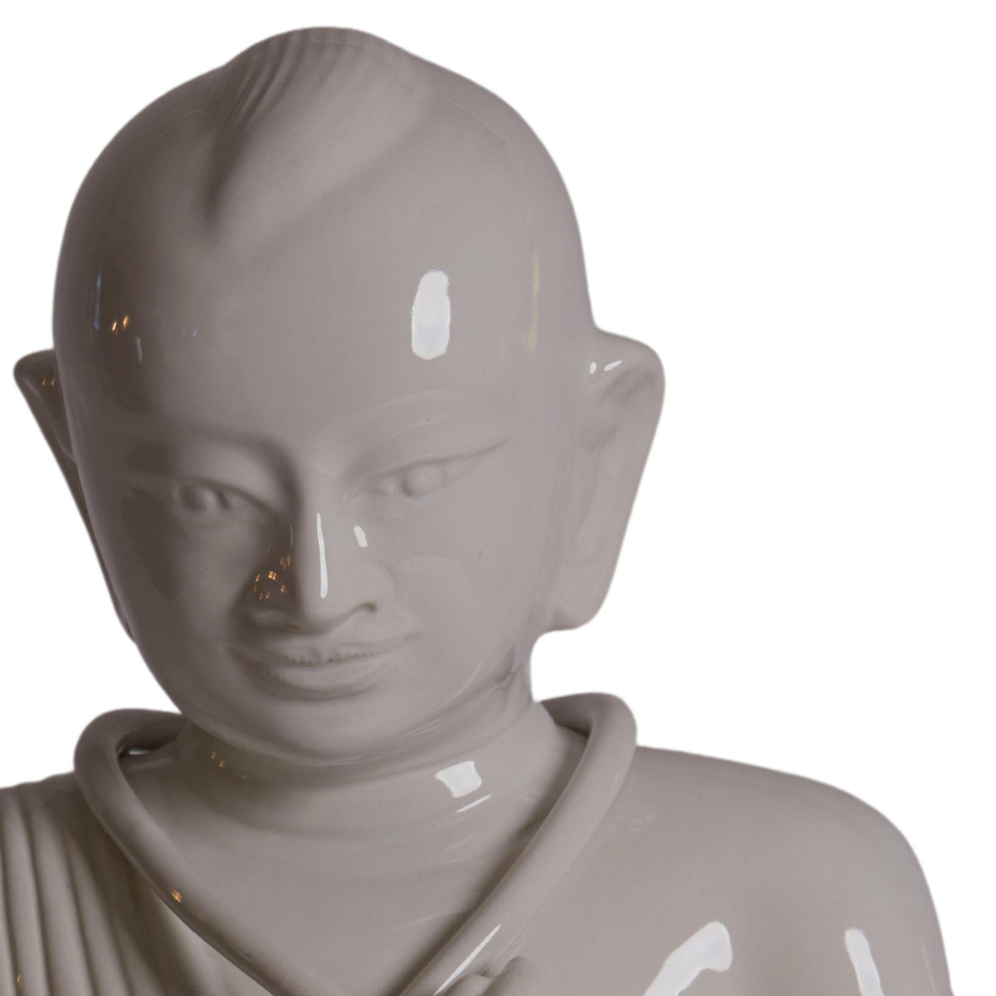 Escultura y cuenco de cerámica esmaltada Blanc Budista, Italia Años 80 finales del siglo XX en venta