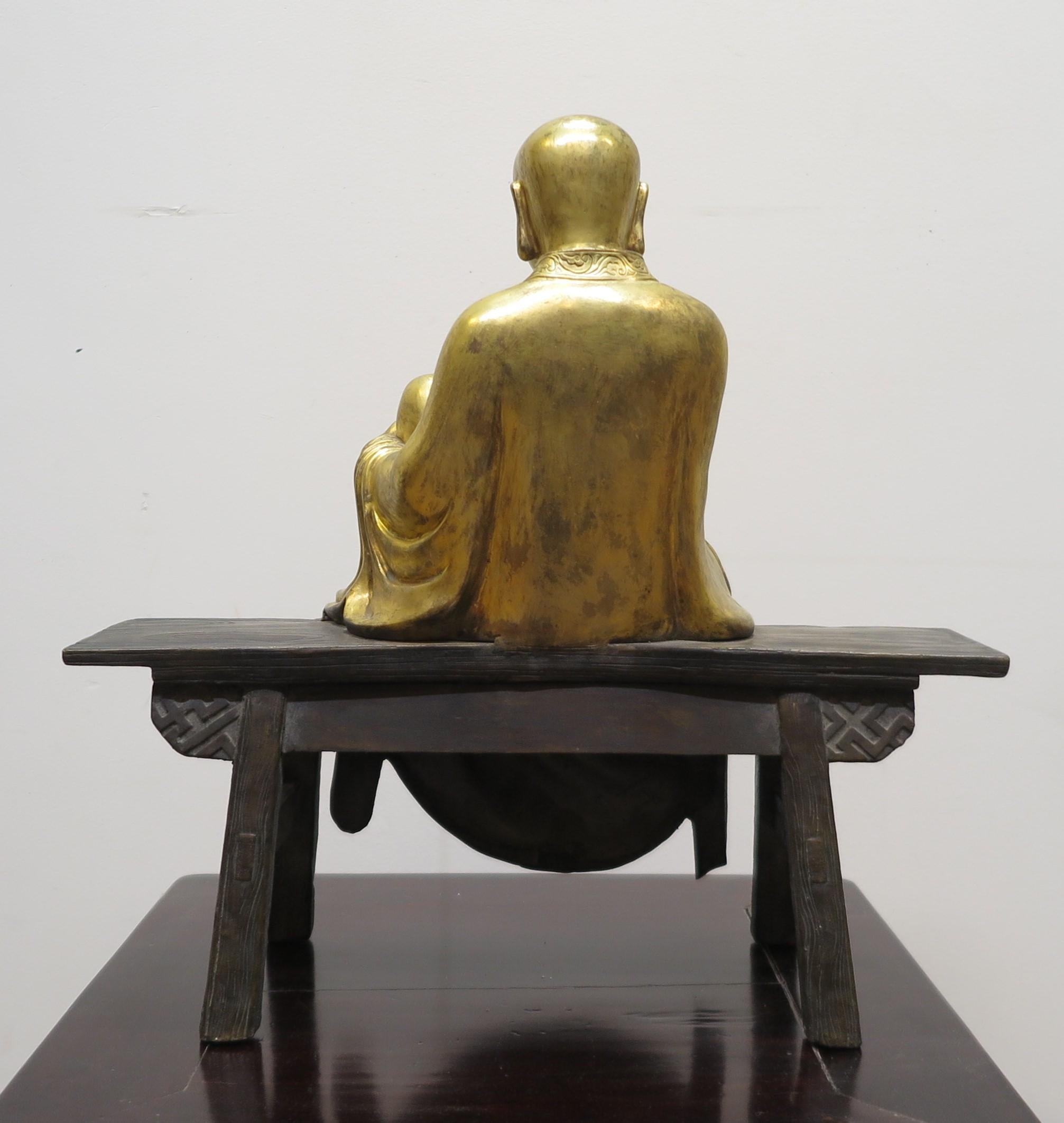 Bouddha bouddhiste doré et éclairé en moine en vente 2