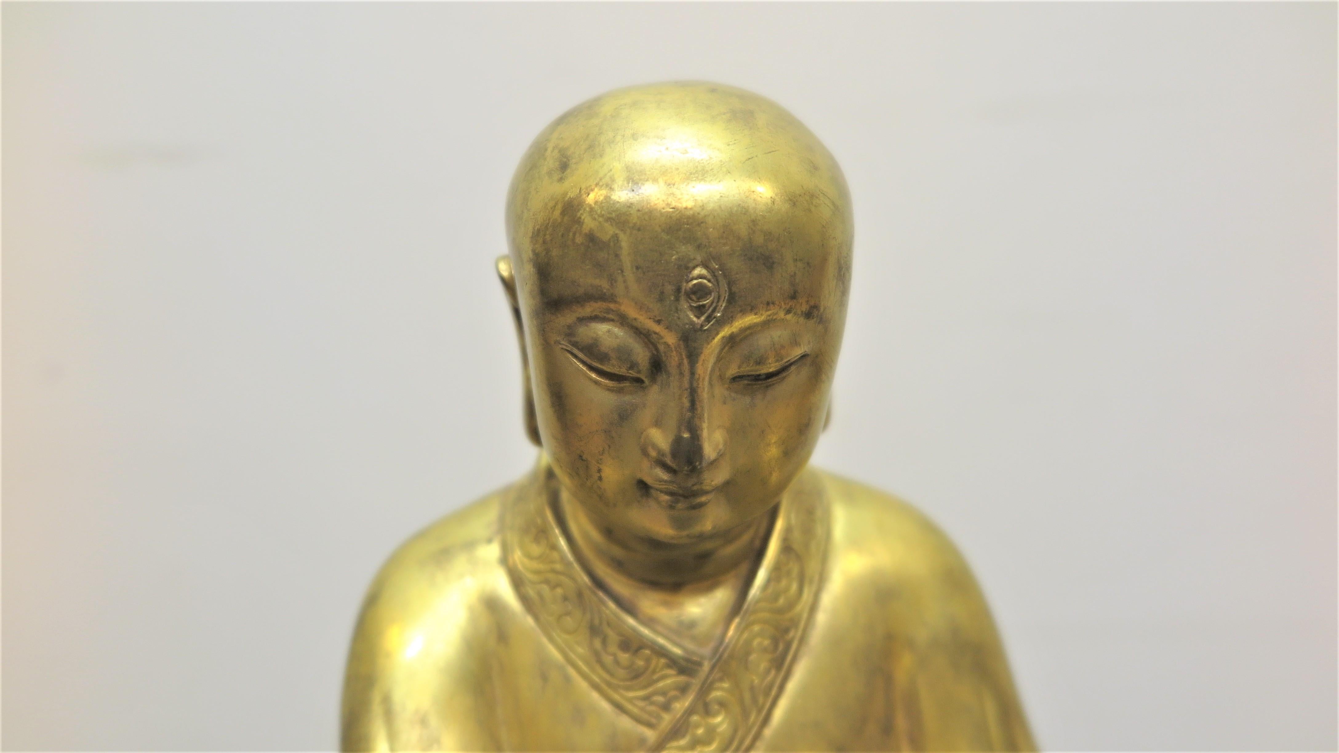 Bouddha bouddhiste doré et éclairé en moine en vente 8