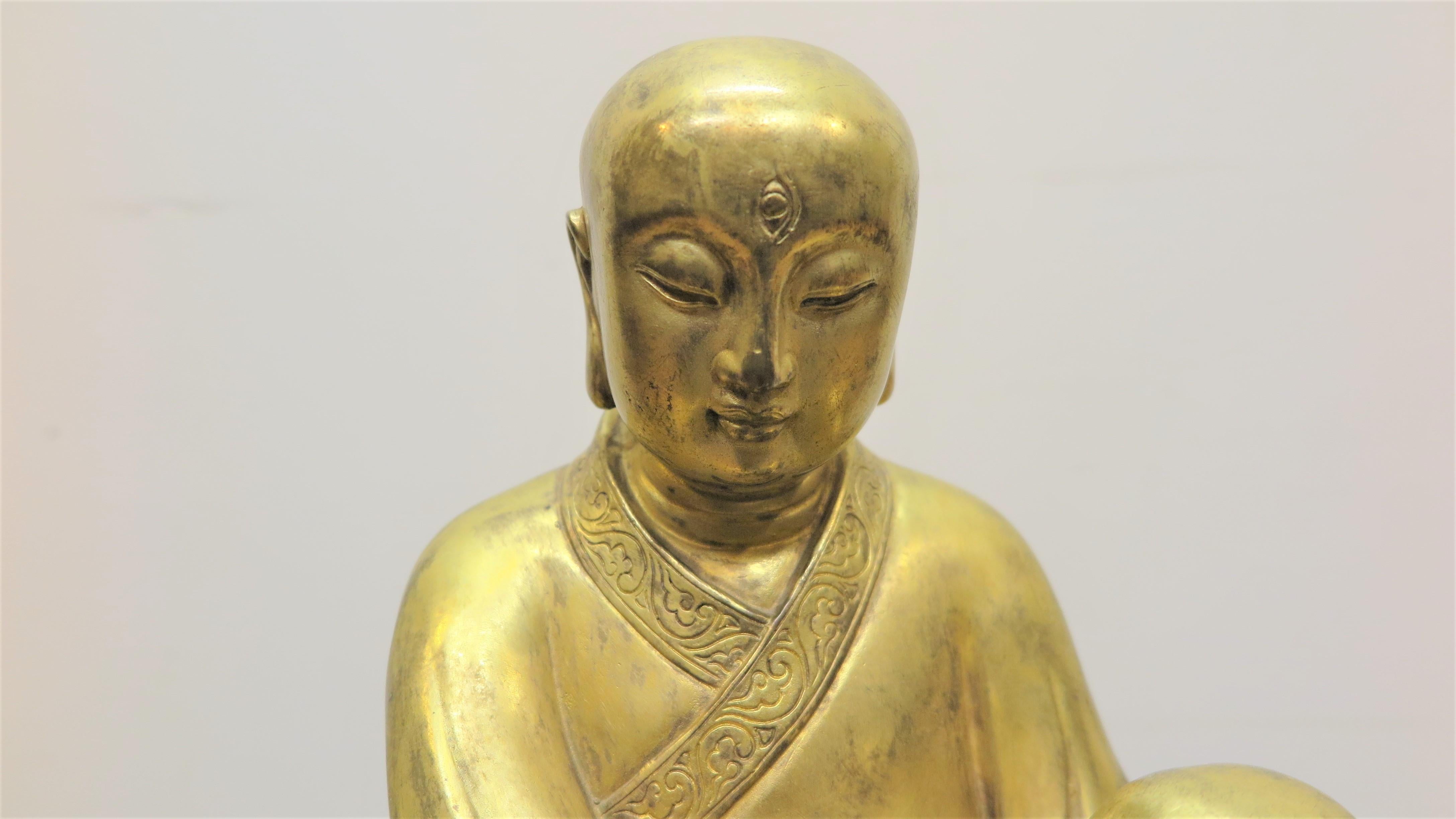 Bouddha bouddhiste doré et éclairé en moine en vente 9