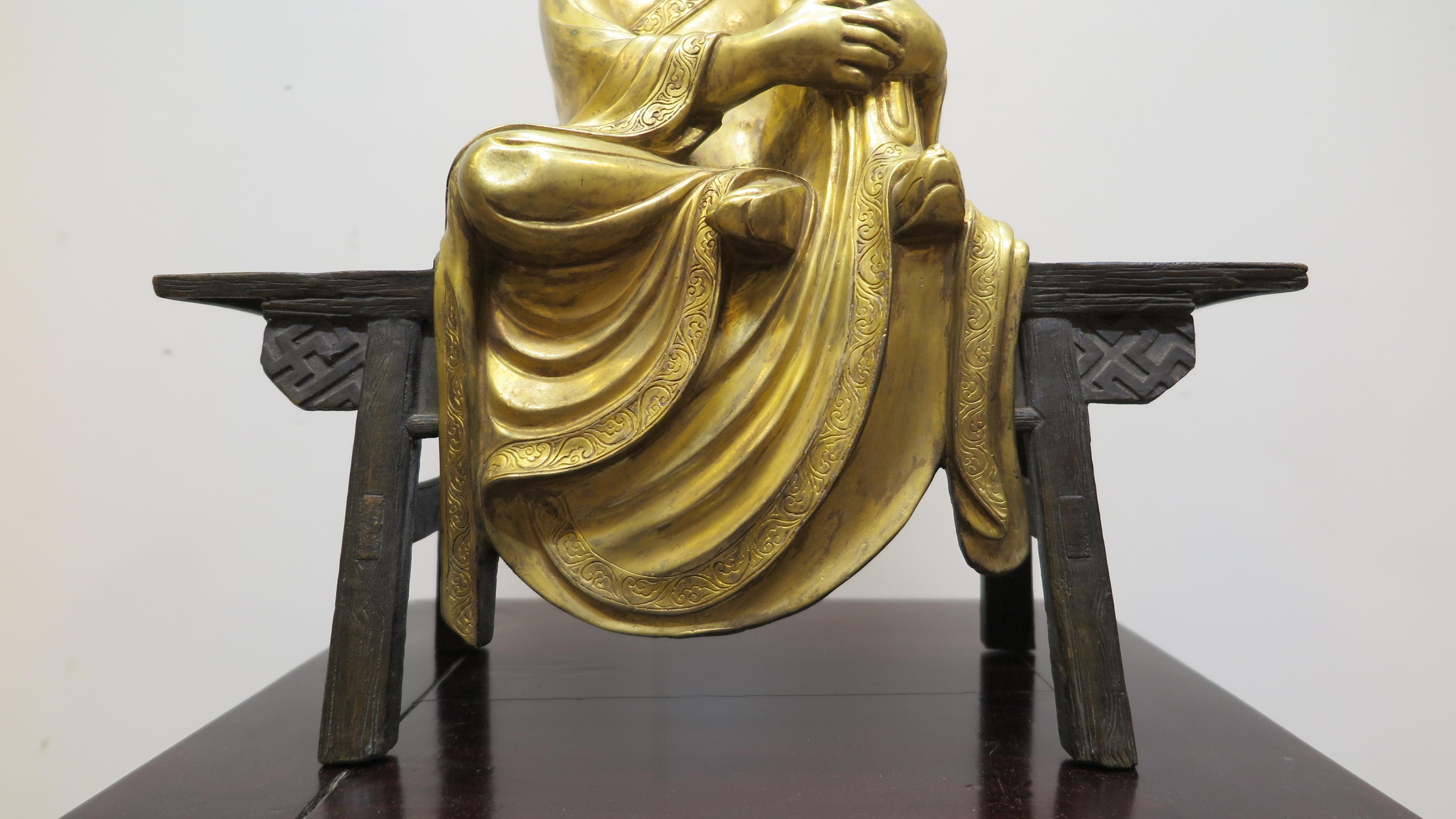 Moulage Bouddha bouddhiste doré et éclairé en moine en vente