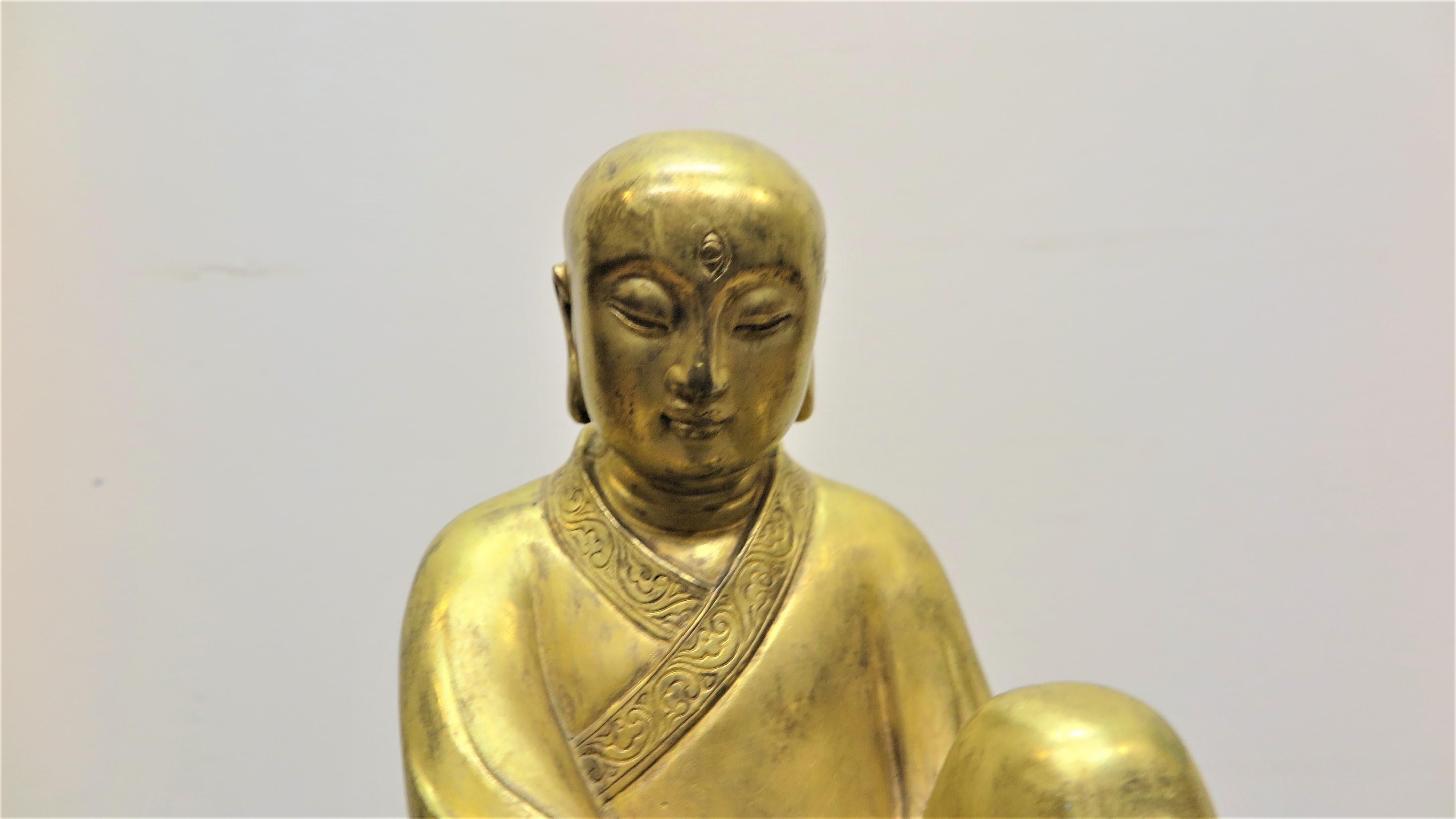 Bouddha bouddhiste doré et éclairé en moine Bon état - En vente à New York, NY