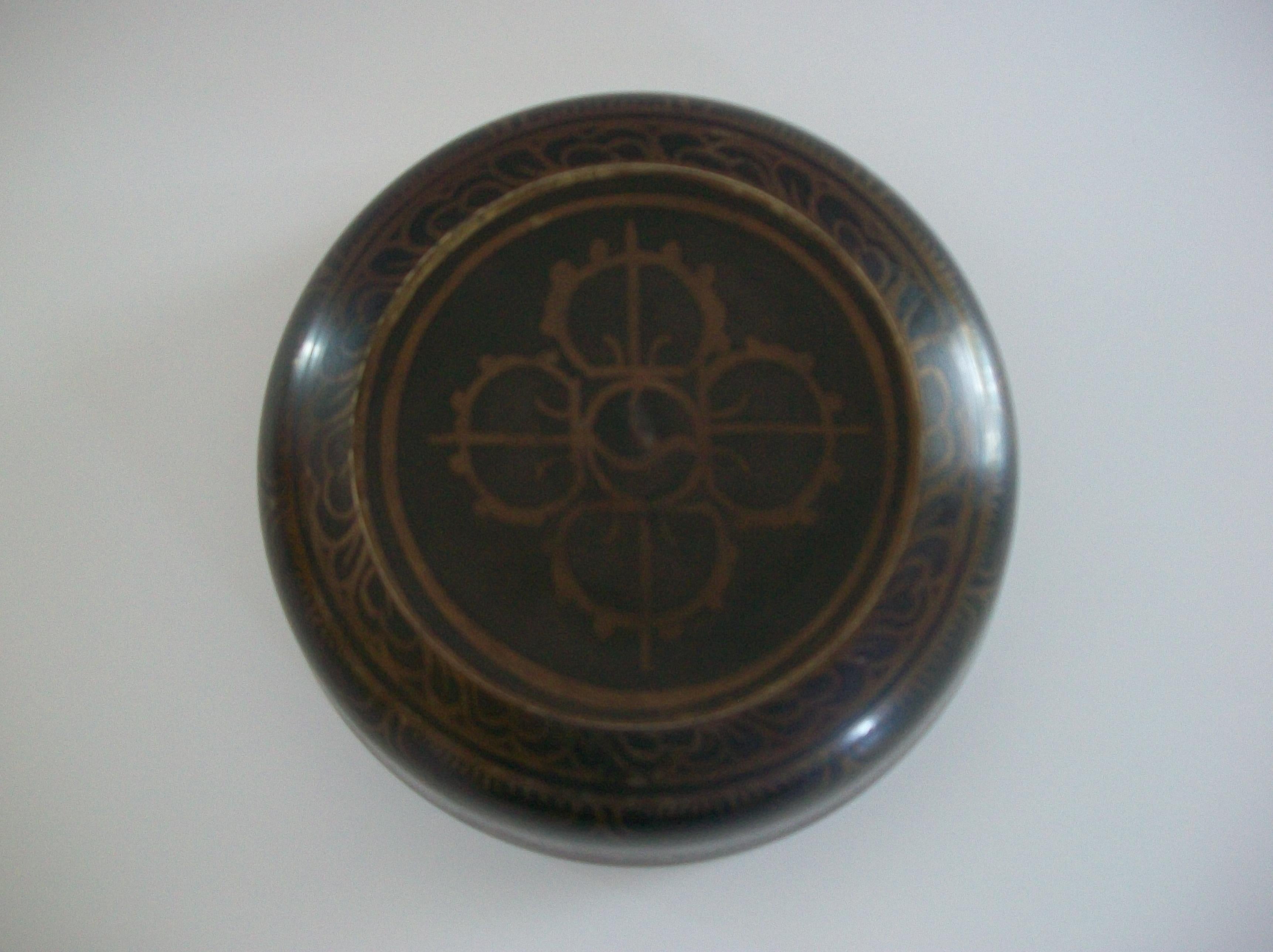 Buddhist Inlaid Bronze Singing Bowl with 8 Auspicious Symbols - Mid 20th Century For Sale 4