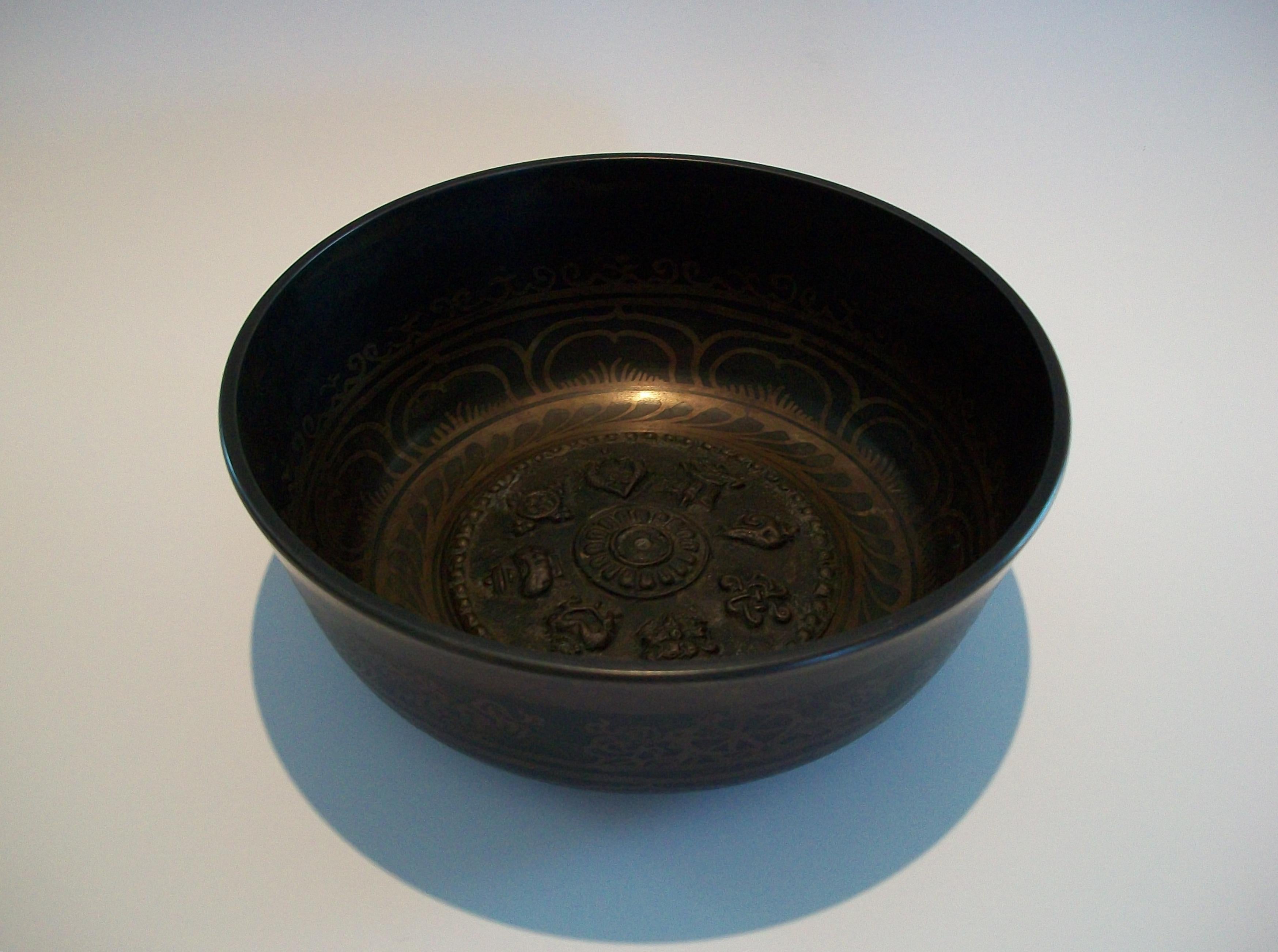Tibetan Buddhist Inlaid Bronze Singing Bowl with 8 Auspicious Symbols - Mid 20th Century For Sale