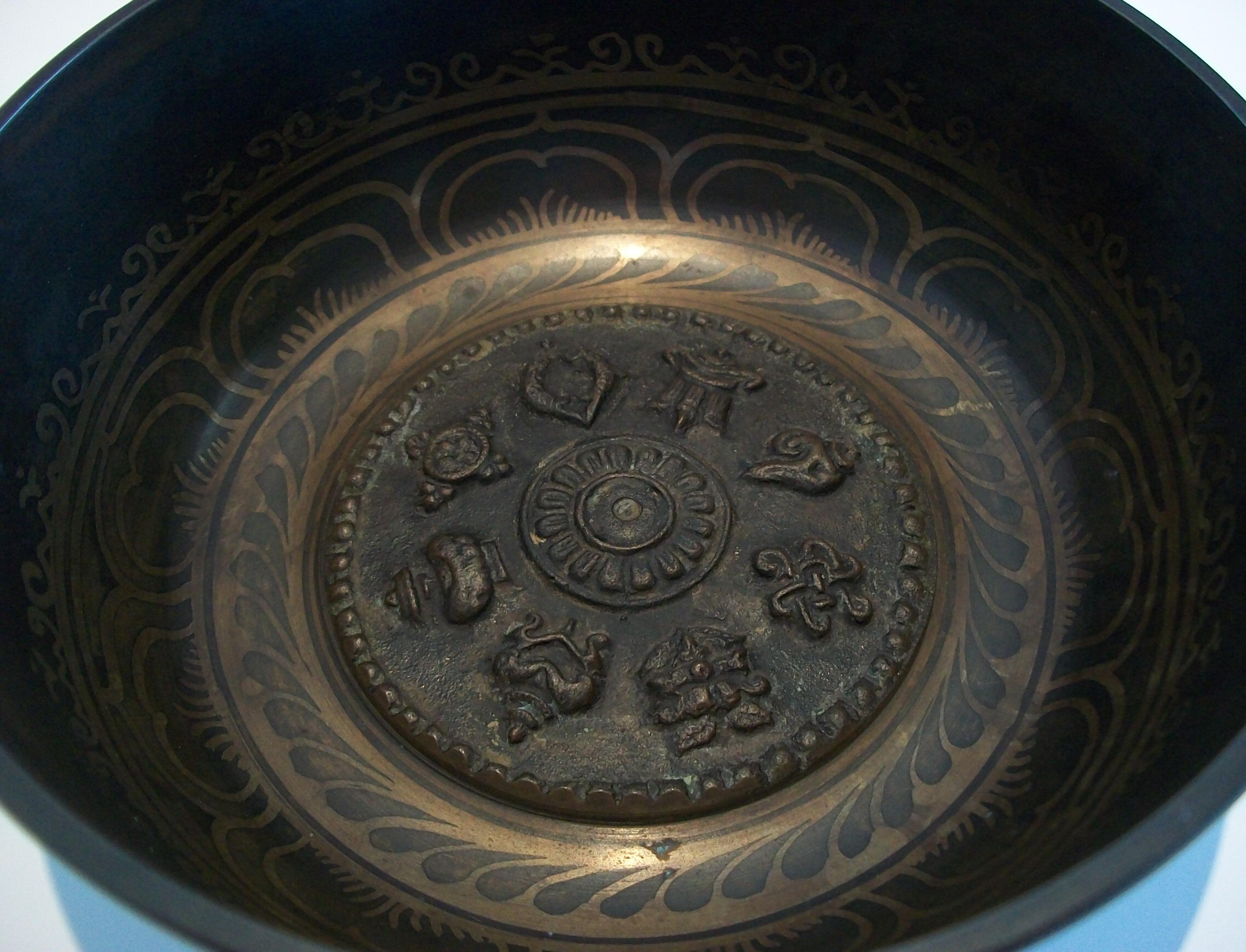 Chinese Buddhist Inlaid Bronze Singing Bowl with 8 Auspicious Symbols - Mid 20th Century For Sale
