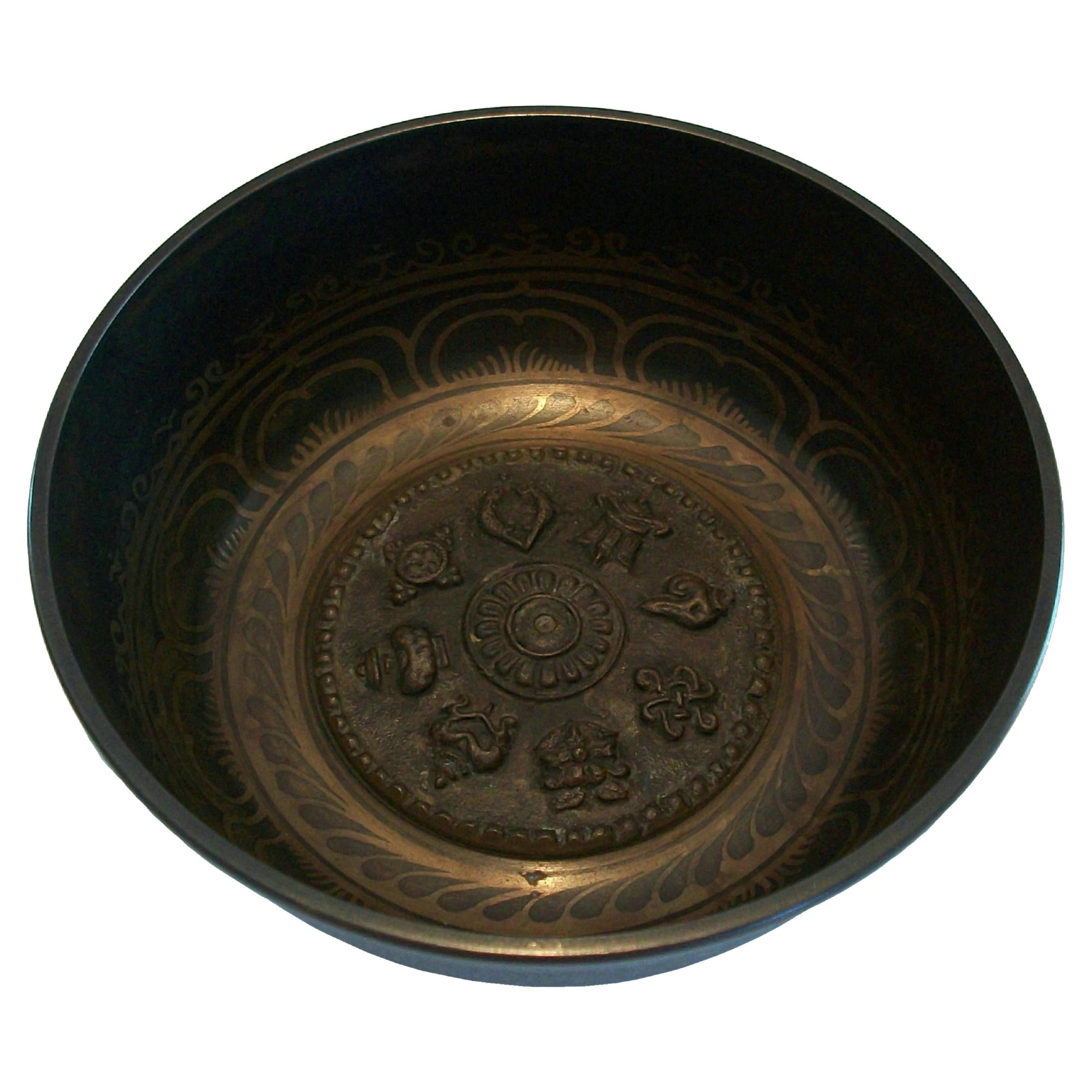 Buddhist Inlaid Bronze Singing Bowl with 8 Auspicious Symbols - Mid 20th Century For Sale