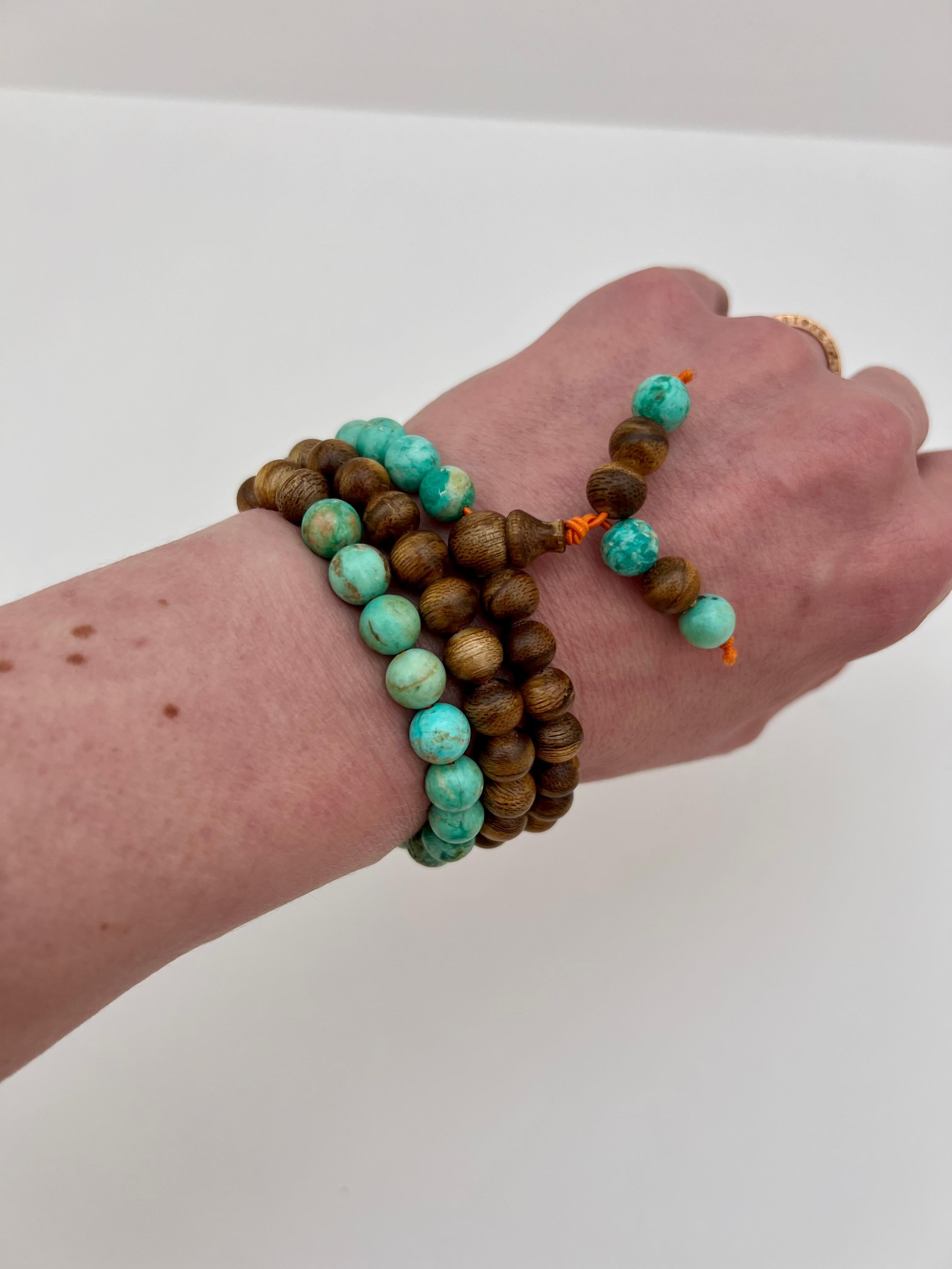 🌟 Scopri la tranquillità e lo stile con questa collana/bracciale in Wood Wood e turchese di ispirazione buddista 📿

Eleganza e serenità con la nostra squisita collana in legno di Oud e turchese, un mix perfetto di fascino spirituale e stile