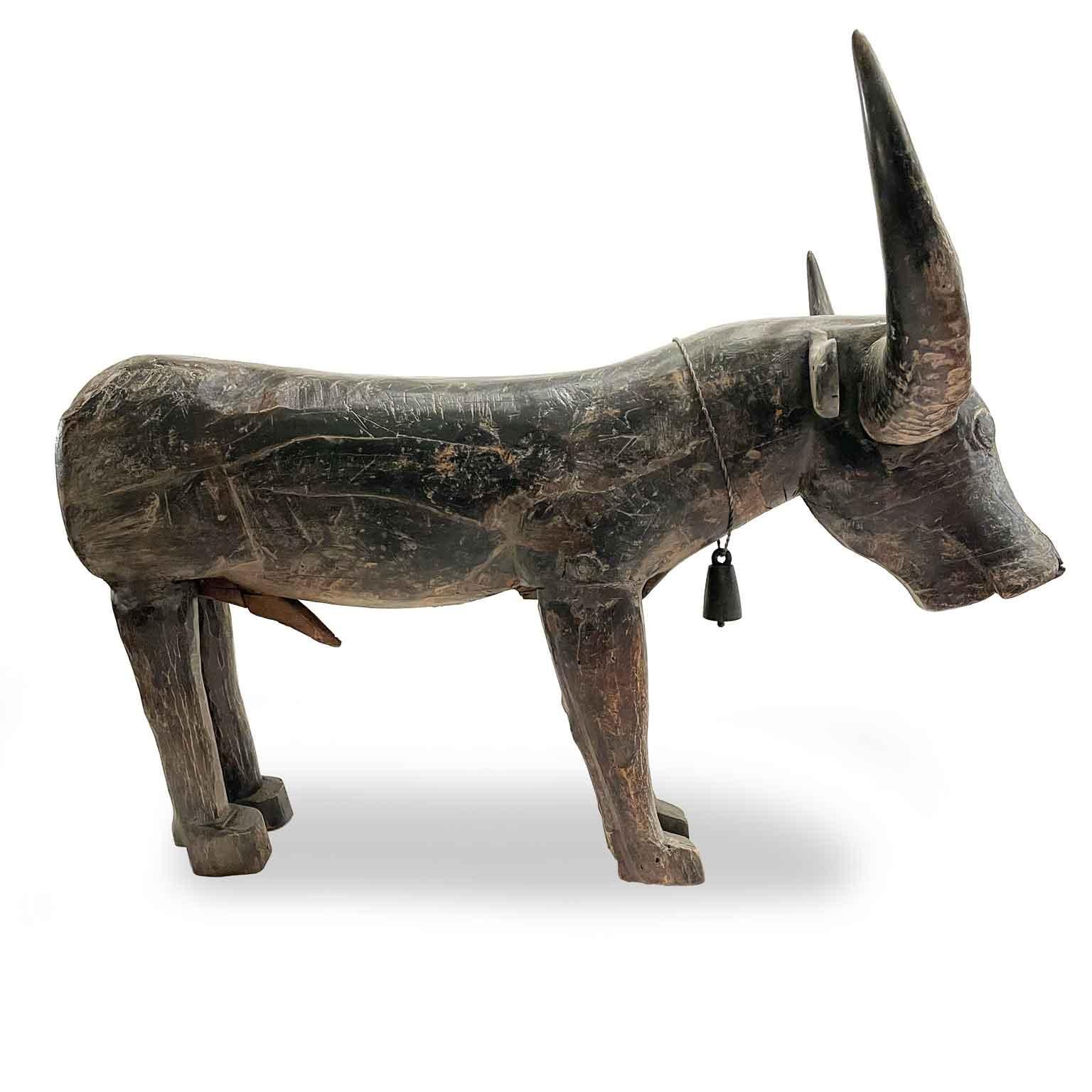 Bufalo D' Acqua Scultura Orientale In Legno Con Corna 1800 Arte popular en venta