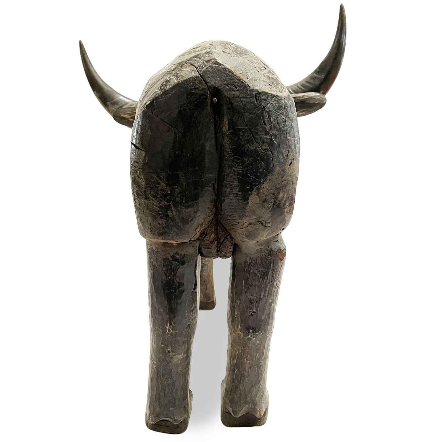 Bufalo D' Acqua Scultura Orientale In Legno Con Corna 1800 Tallado a mano en venta
