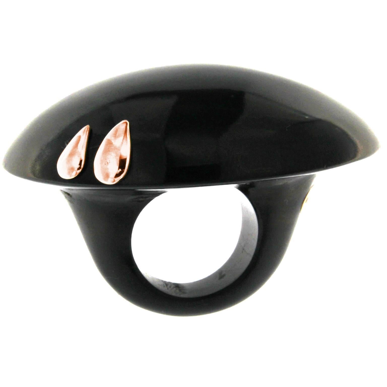 Bufalo horn ring in 18 kt pink gold 

the total weight of the gold is 1.00

us size 5 1/2
STAMP: 10 MI ITALY 750

