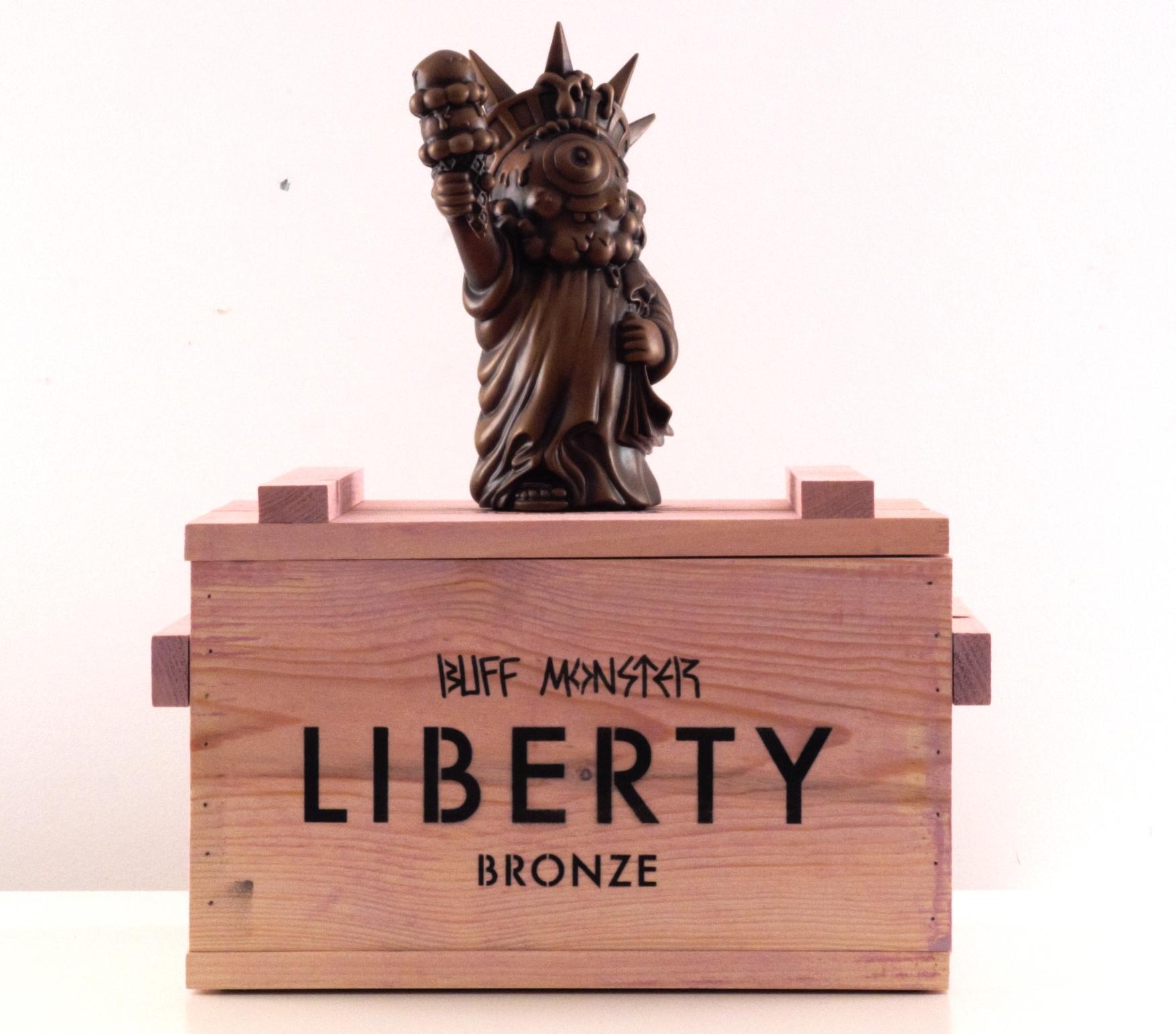 Buff monster  Figurative Sculpture - Liberty bronze by Buff Monster 14/20