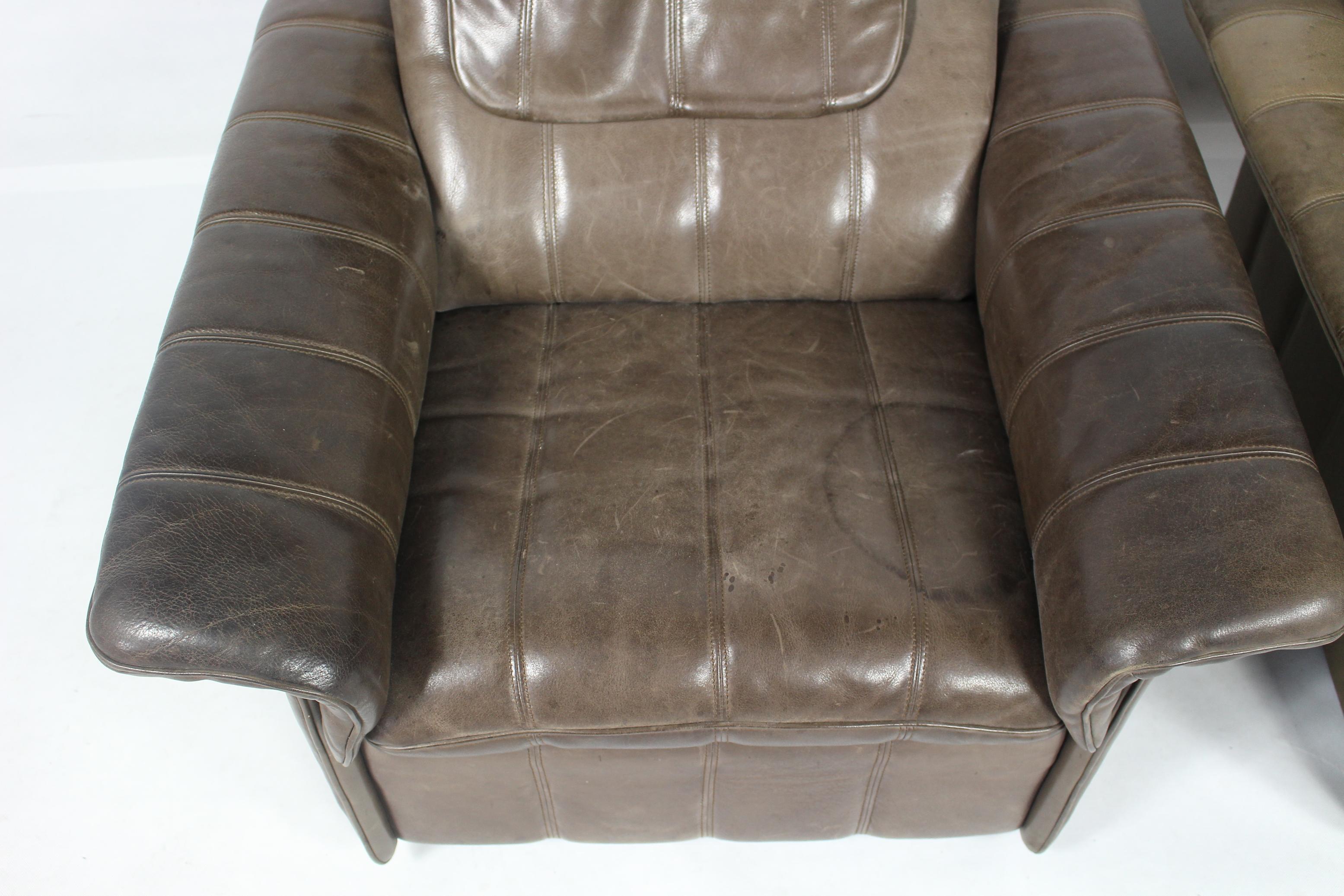 Buffalo Leather Lounge Chair by De Sede of Switzerland, 1970s In Good Condition For Sale In ŚWINOUJŚCIE, 32