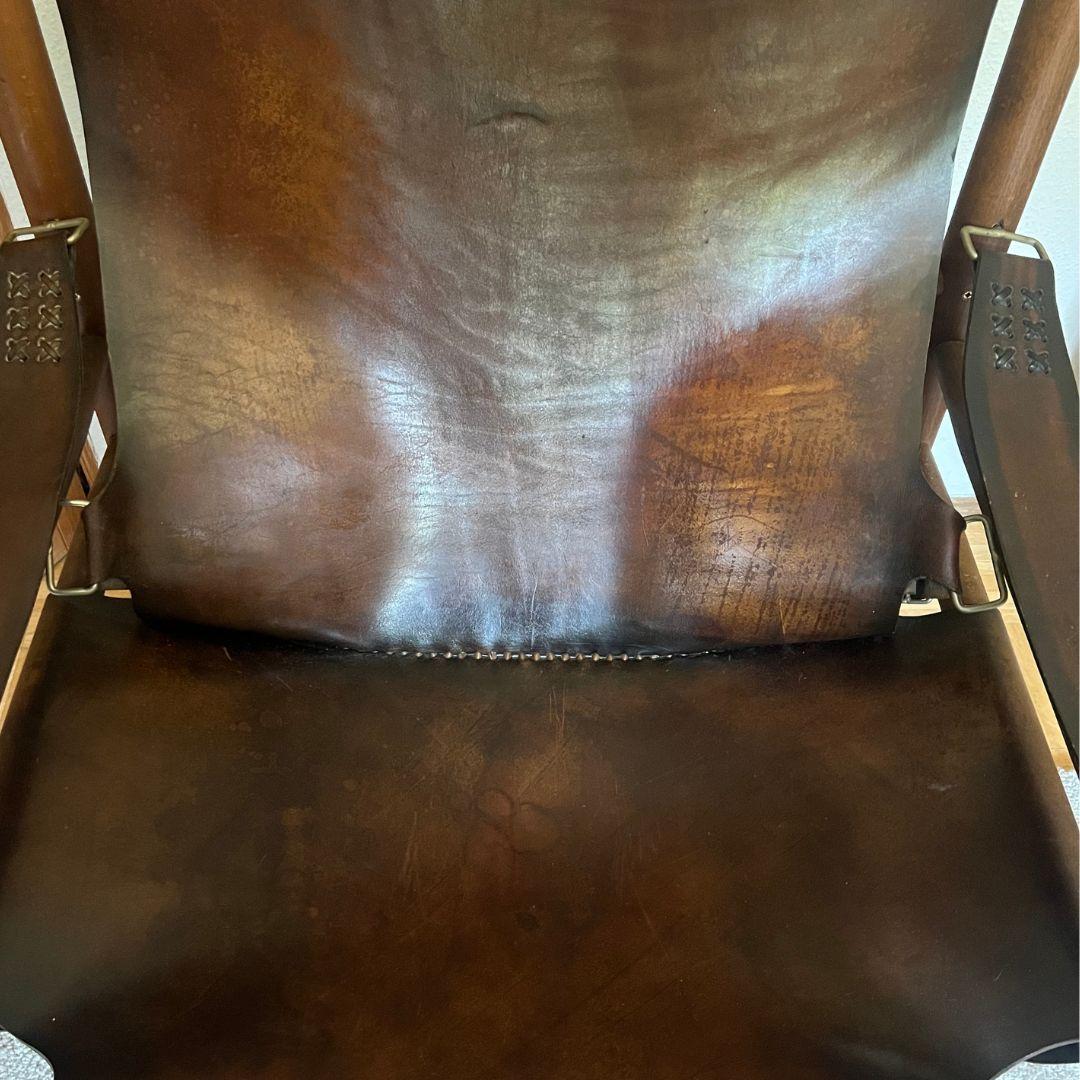 There are some visible defects on the chairs, as shown in the attached photos. One of the chairs has two small tears on the seat.

This stylish pair of Safari armchairs from the 1970s exudes timeless charm with its combination of buffalo leather and