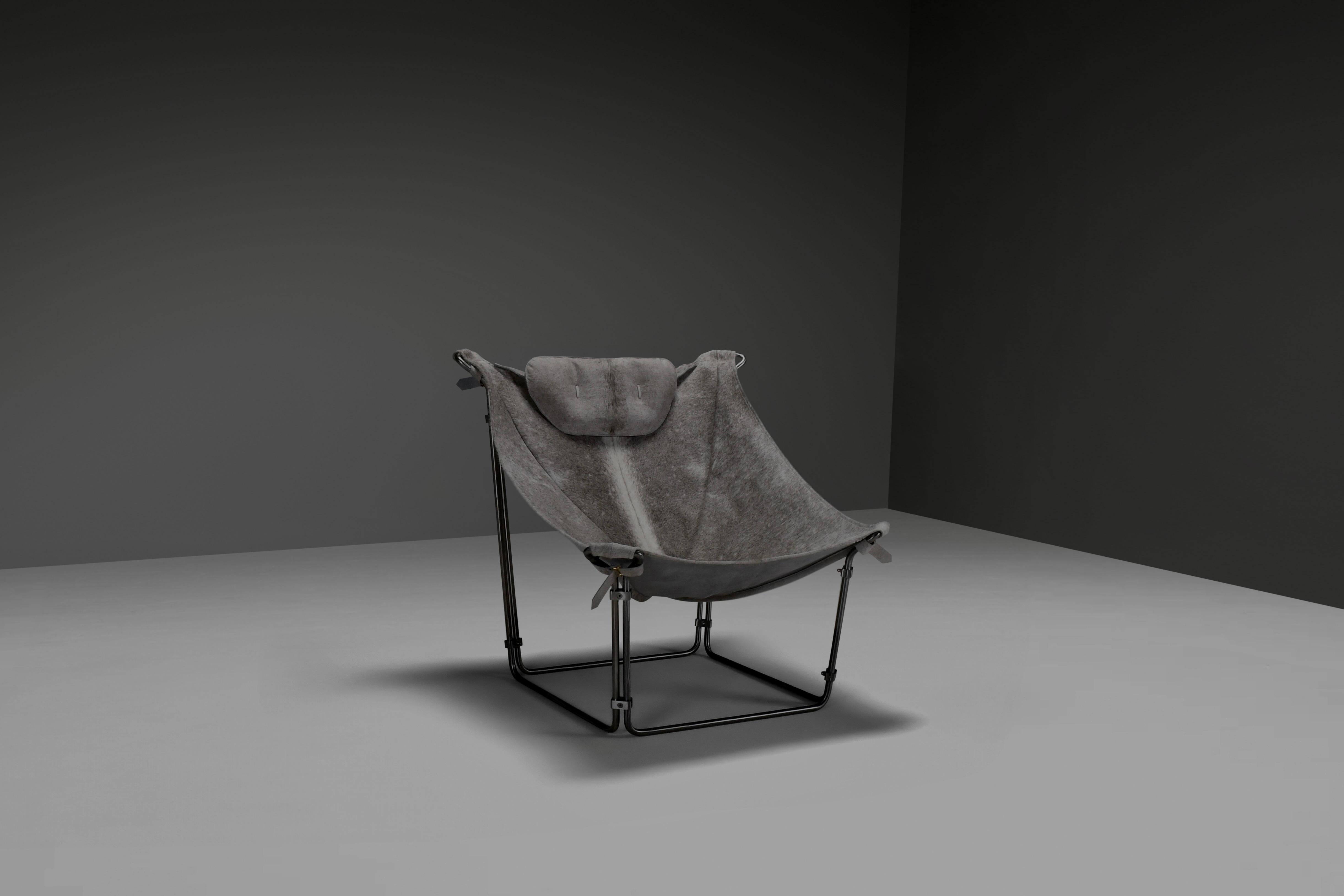 Beautiful ‘Buffalo’ lounge chair in excellent condition.

Designed by Kwok Hoi Chan in 1969

Manufactured by Steiner Paris

The Buffalo Lounge Chair by Kwok Hoi Chan for Steiner, Paris is an iconic piece of 20th-century design. It embodies the