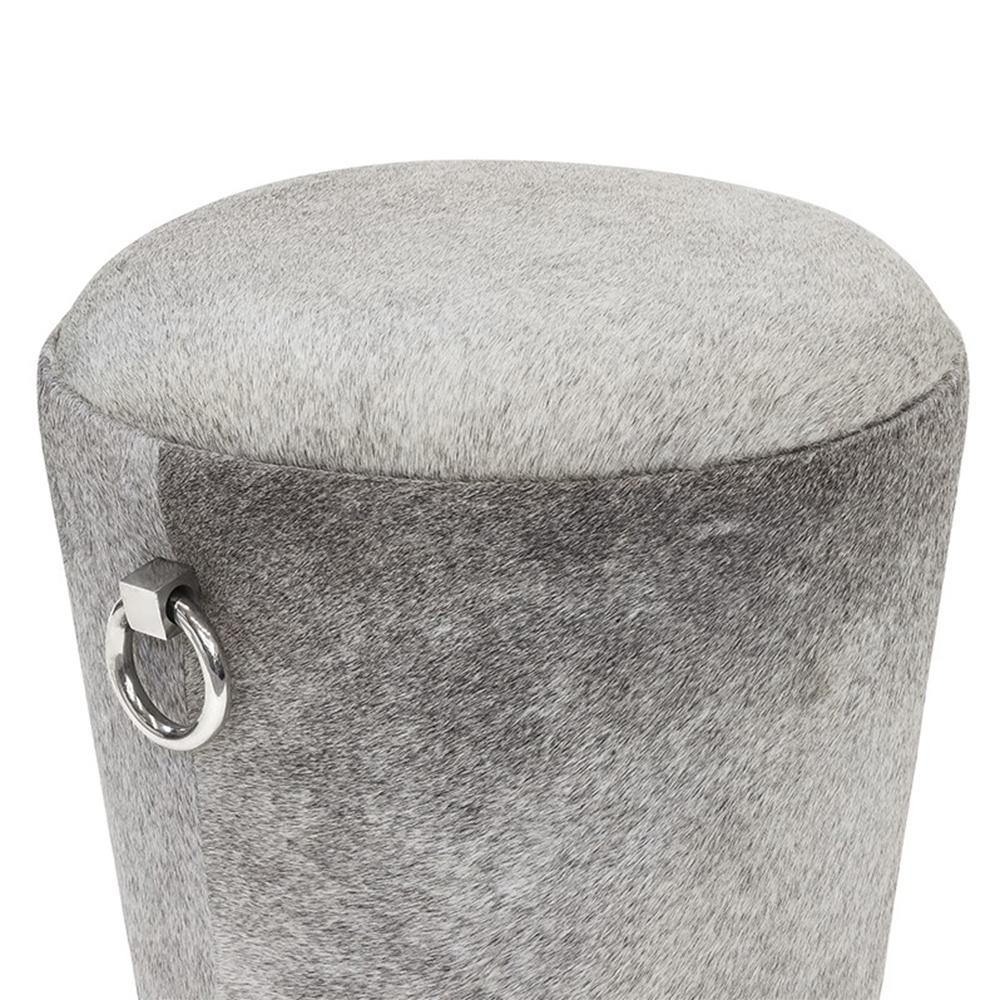 Stool buffalo with structure in solid wood,
upholstered and covered with buffalo water
skin. With 2 handles in chrome metal.