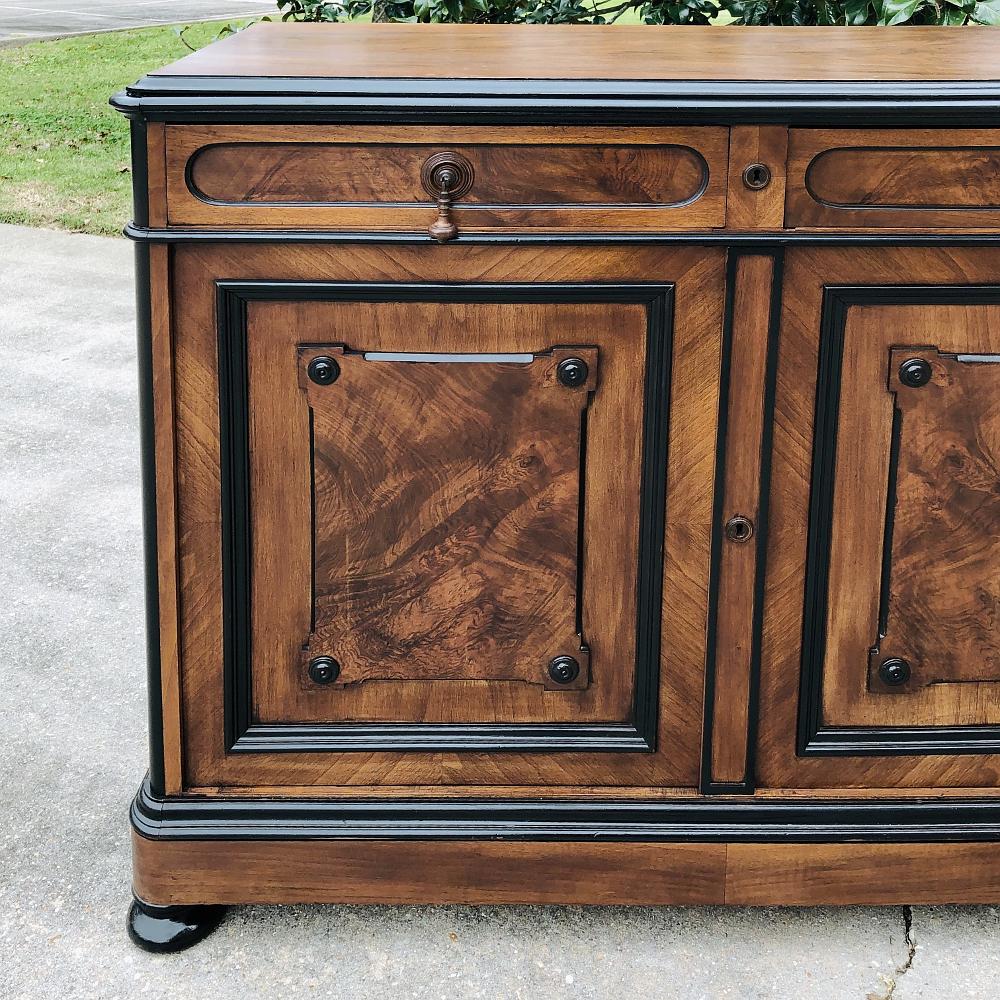 Buffet, 19th Century French Napoleon III Period in Burl Walnut 2