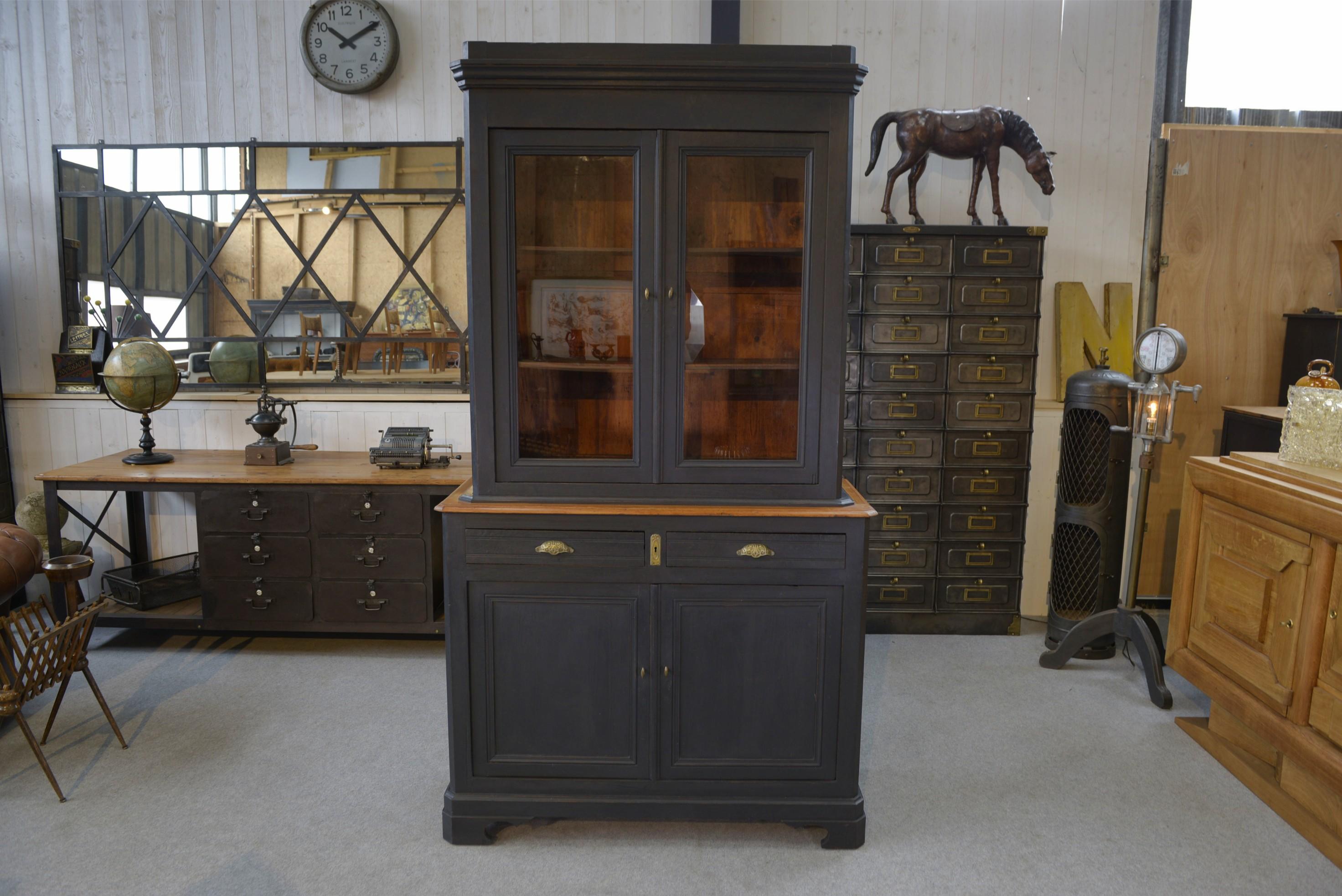 Buffet 2 corps 2 portes 2 tiroirs en pin 1900's in vendita 2