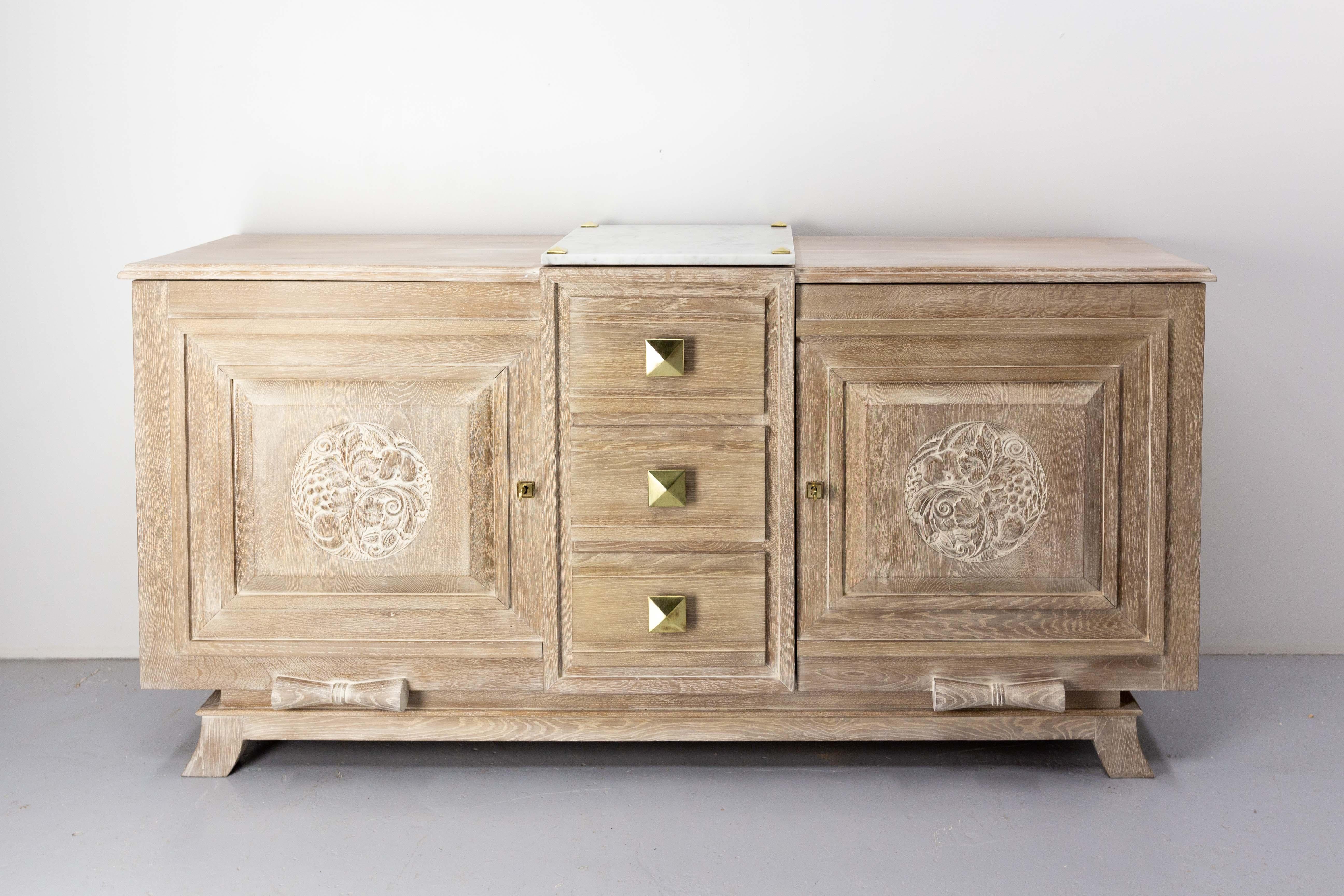 Art Déco Buffet Art Deco con piano in marmo e ottone in Oak Oak, francese, circa 1930 in vendita